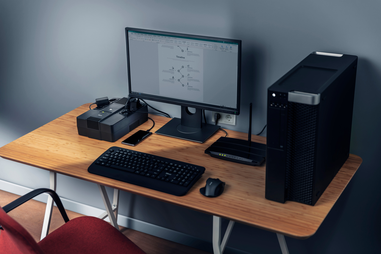 Trust - UPS Trust Maxxon Powerstrip 800VA