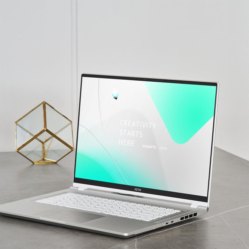 Gigabyte - Portátil Gigabyte AERO 16 OLED BKF-73PT994SO 16" i7-13700H 16GB DDR5 1TB RTX 4060 UHD+ W11