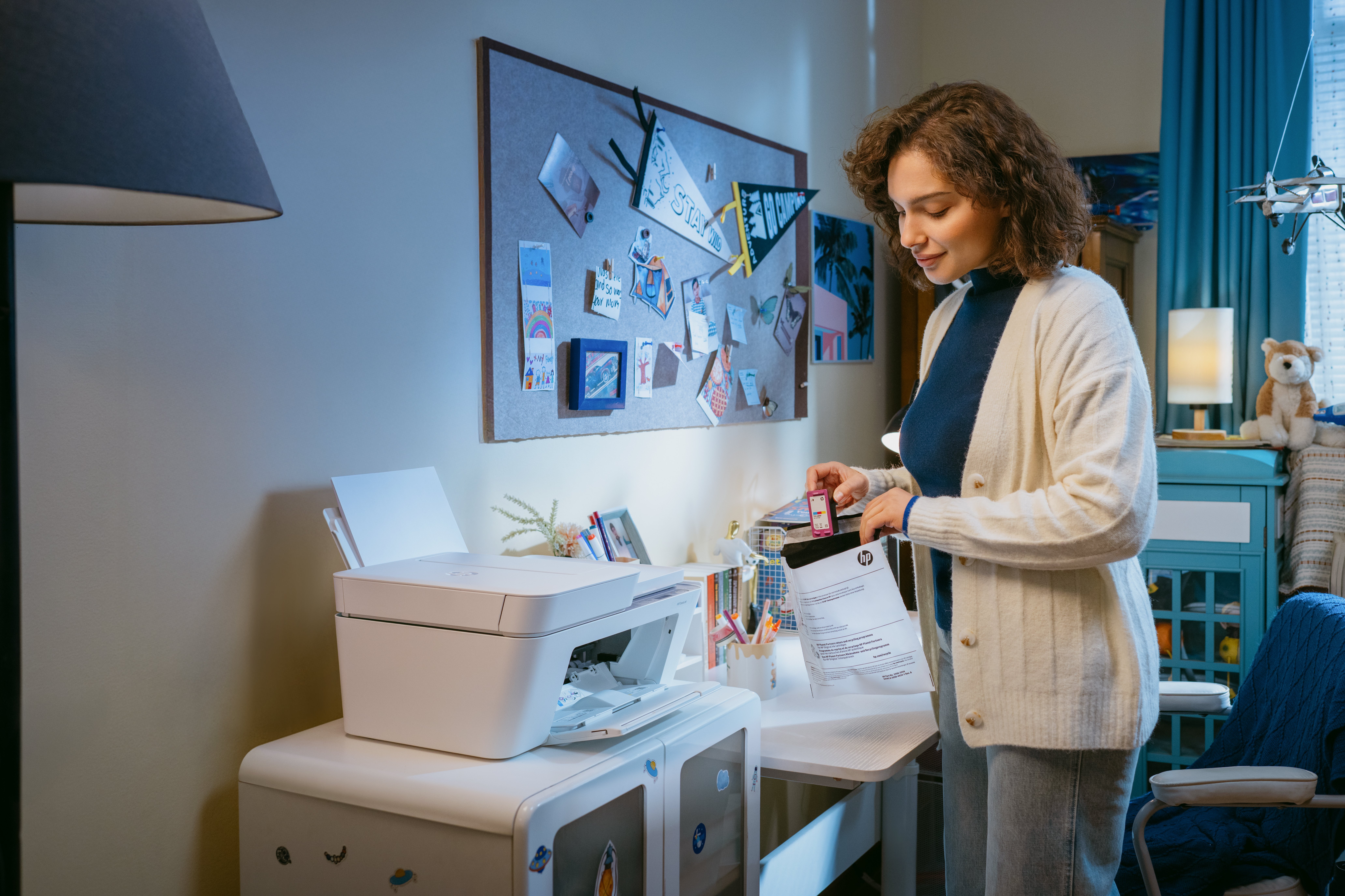 HP - Impressora Multifunções a Jato de Tinta HP DeskJet 4322 All-in-One