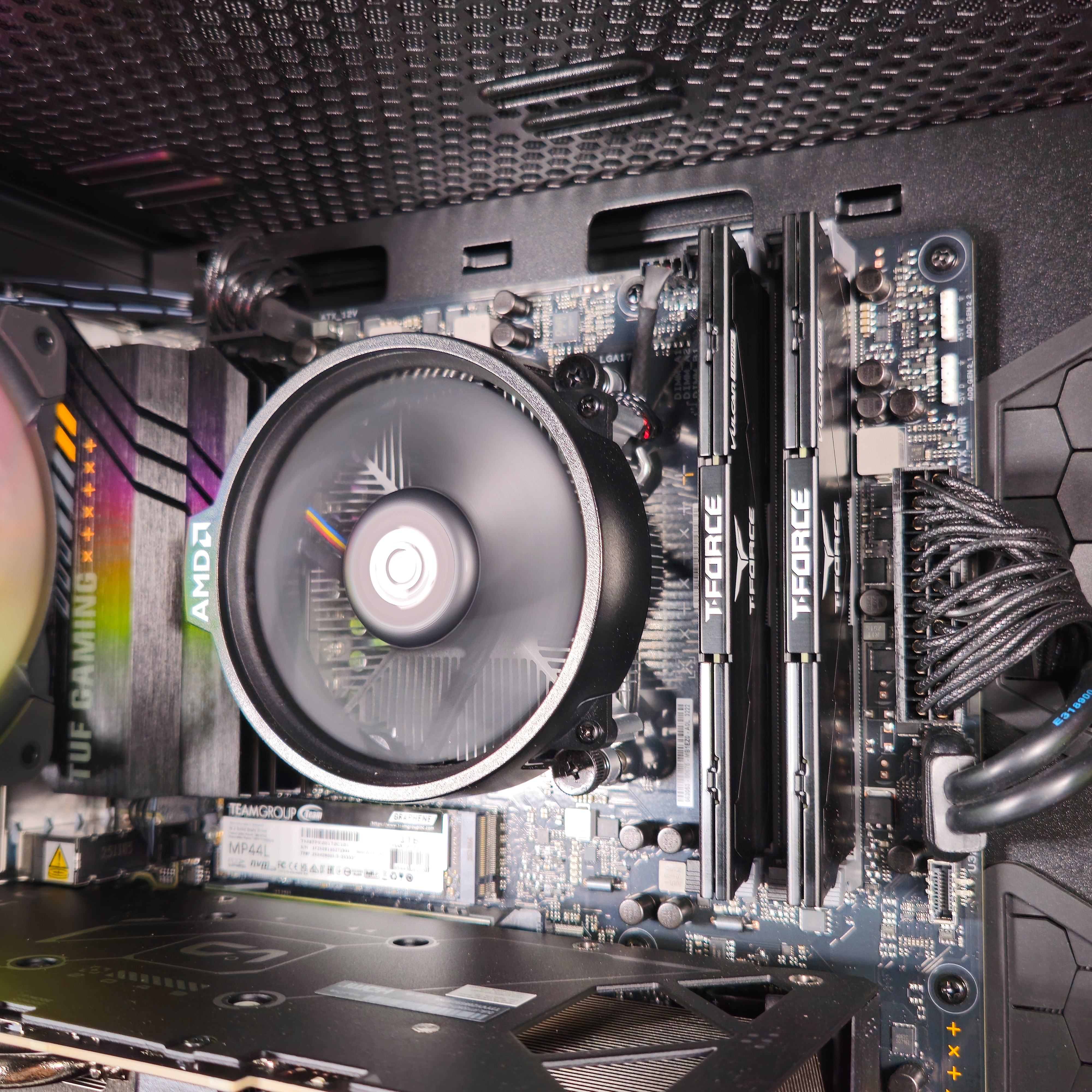 AURA PC - Computador AURA Gamer-PC Powered by ASUS Ryzen 5 7500F 32GB DDR5 1TB RTX 5060 Ti 16GB WiFi W11