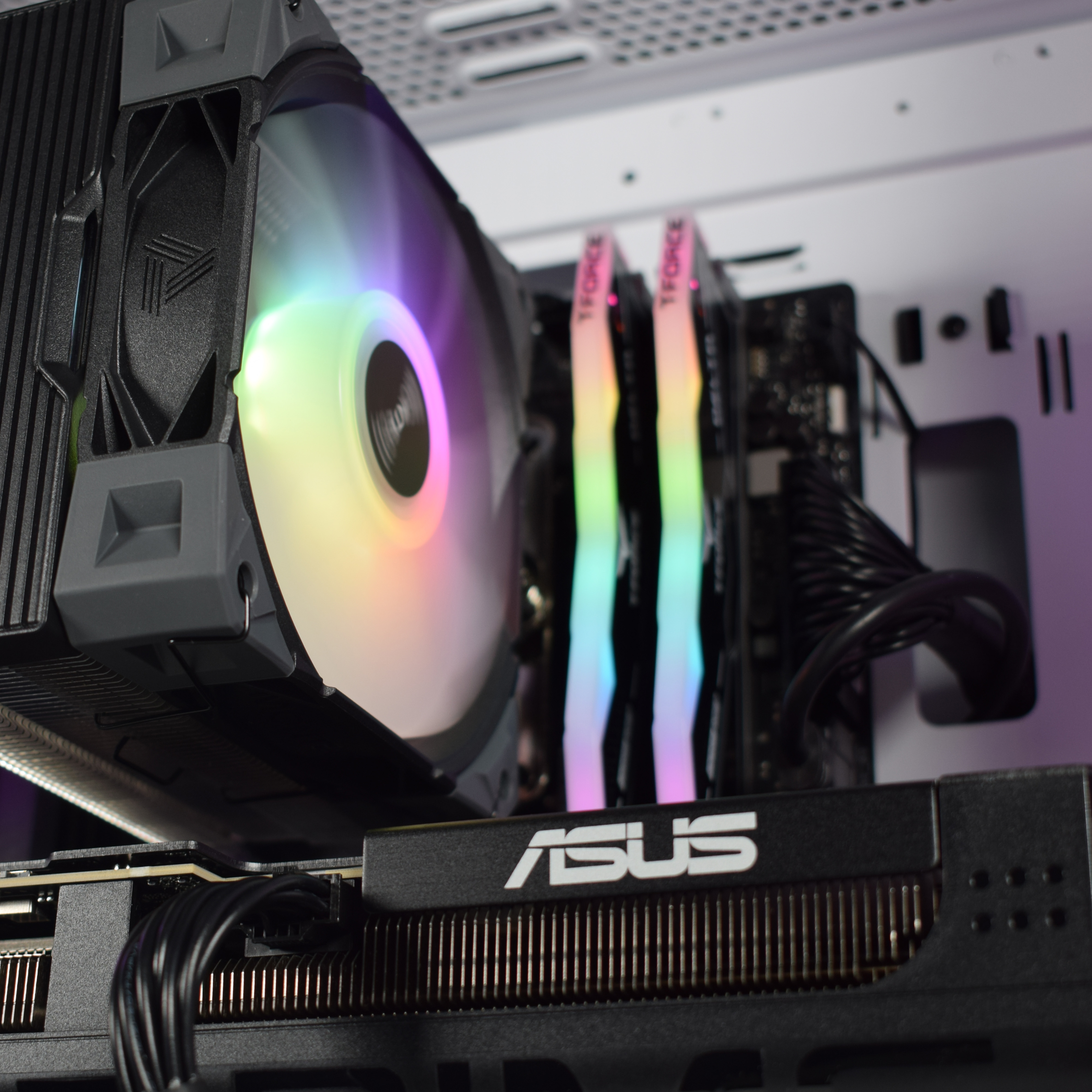 AURA PC - Computador AURA Gamer-PC Powered by ASUS Ryzen 7 7800X3D 32GB DDR5 1TB RTX 5070 WiFi W11