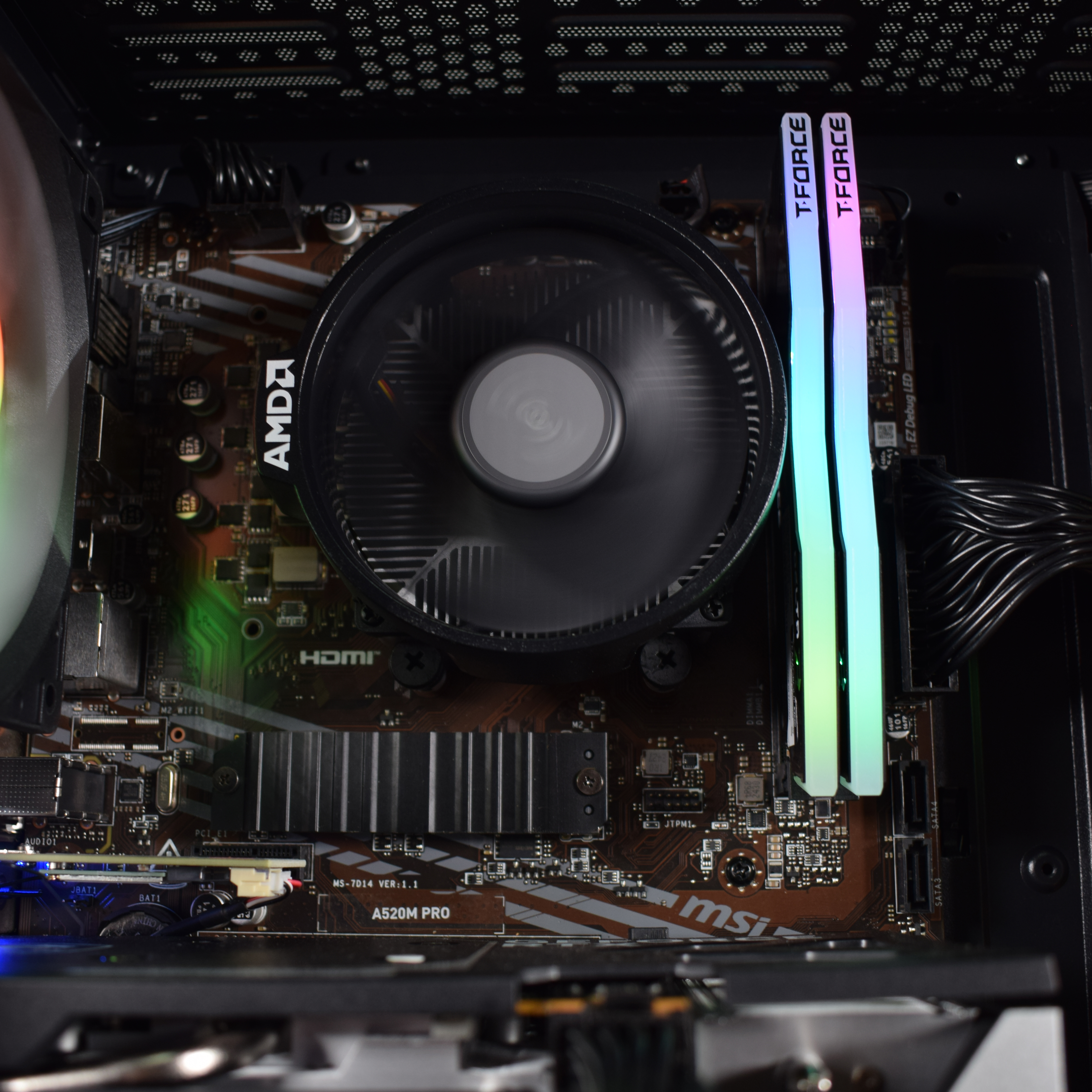 AURA PC - Computador AURA Limited-PC Ryzen 5 5600 32GB DDR4 1TB RTX 5060 WiFi W11