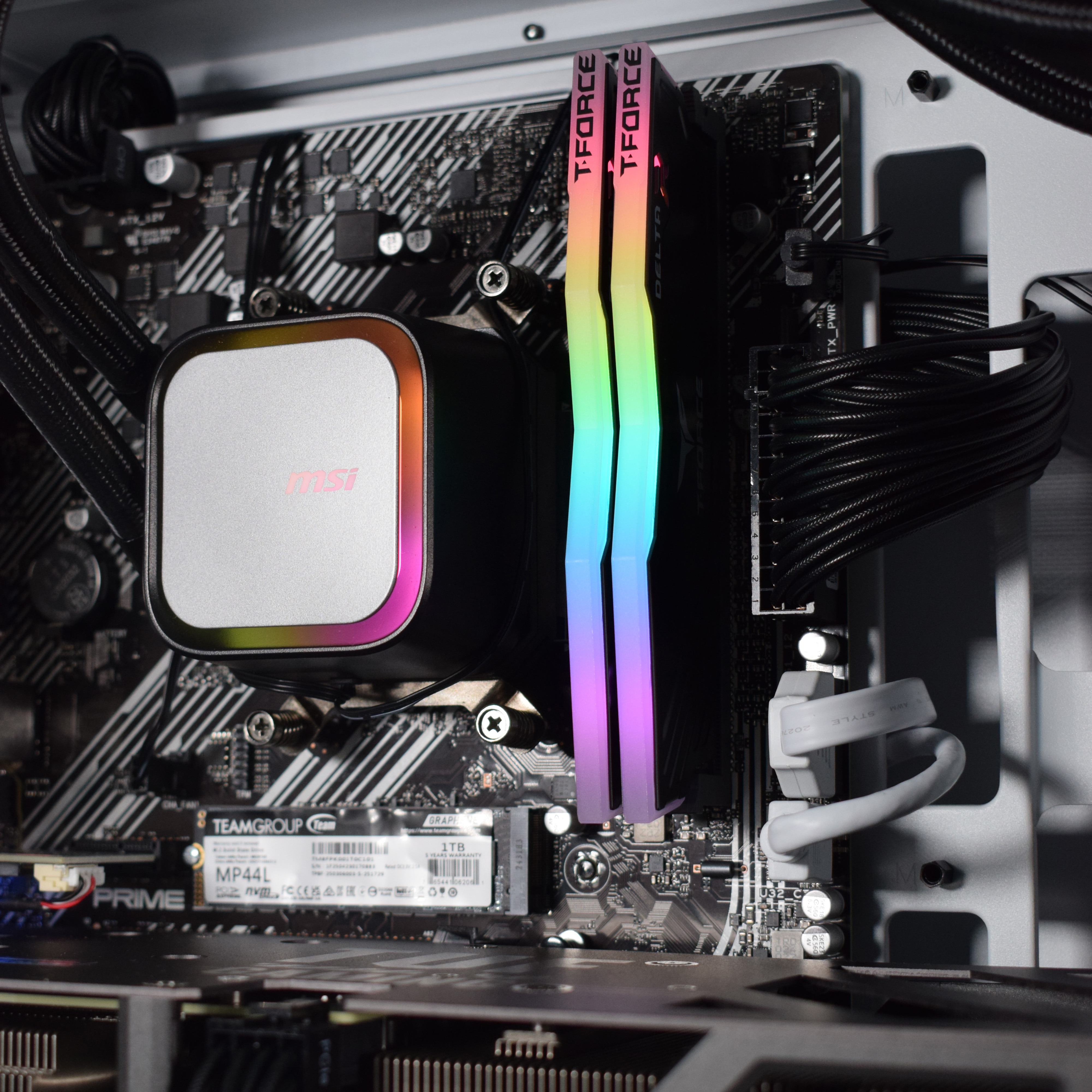 AURA PC - Computador AURA Limited-PC Ryzen 7 5700X3D 32GB DDR4 1TB RX 9060 XT 16GB WiFi W11
