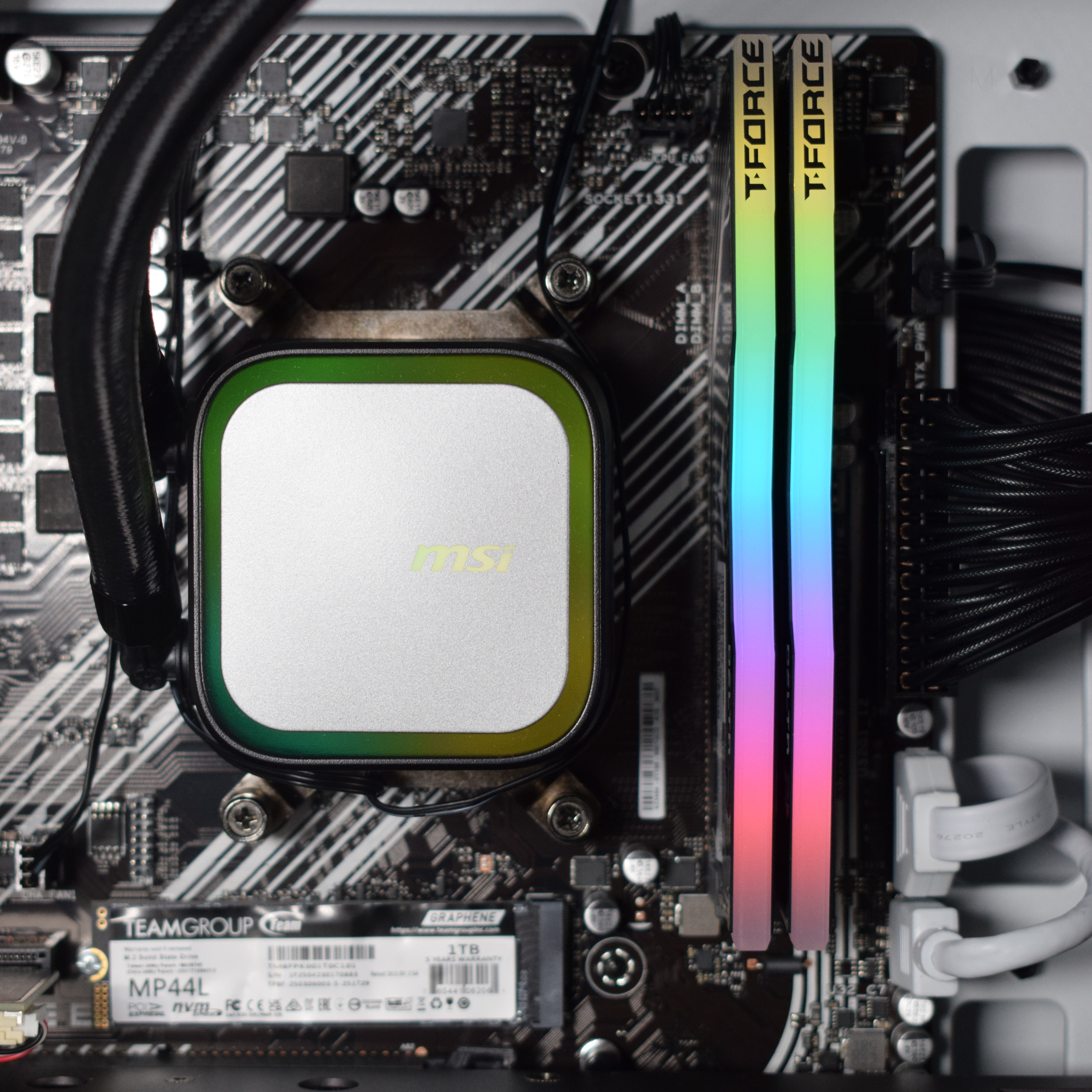 AURA PC - Computador AURA Limited-PC Ryzen 7 5700X3D 32GB DDR4 1TB RX 9060 XT 16GB WiFi W11