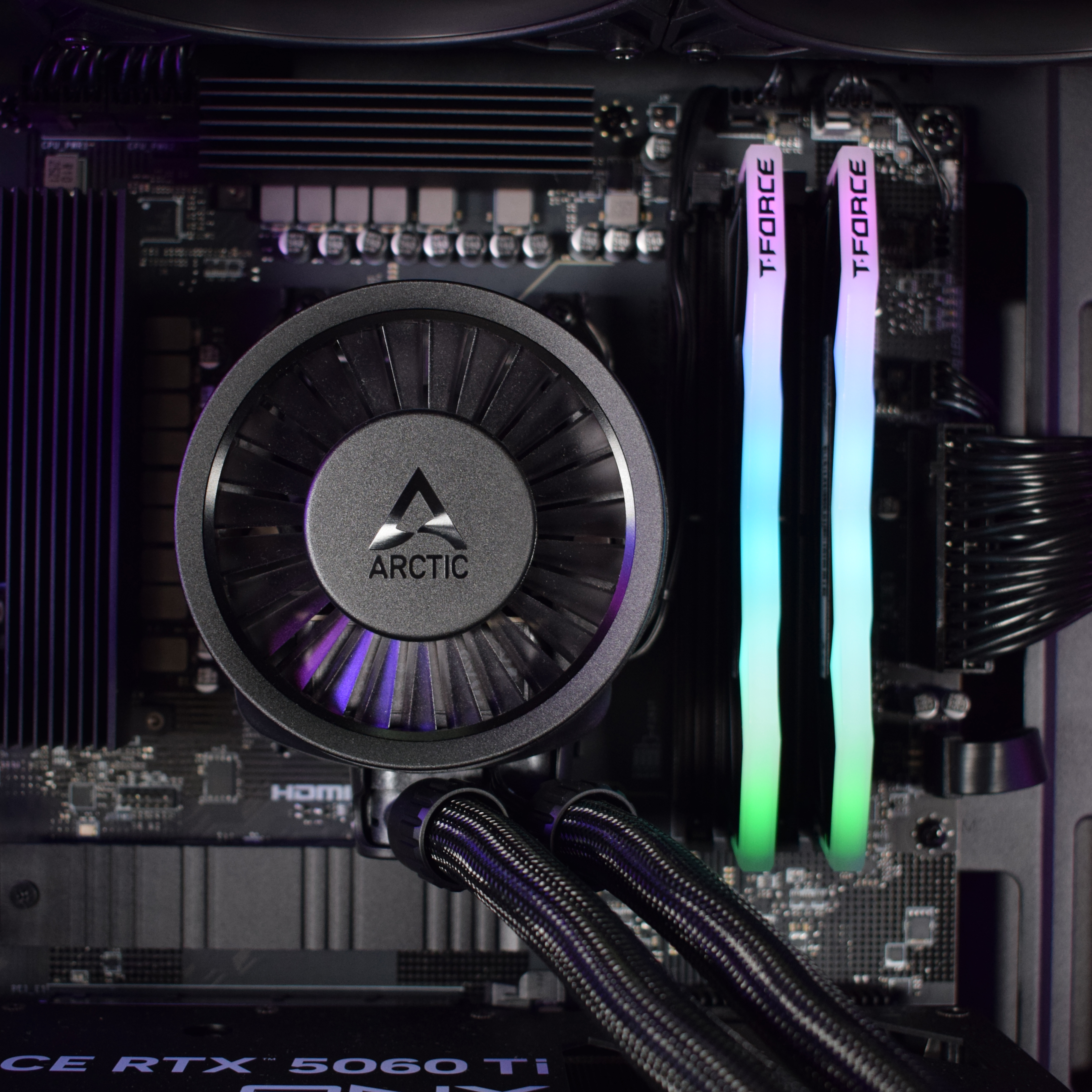 AURA PC - Computador AURA Limited-PC Ryzen 7 9700X 32GB DDR5 1TB RTX 5060 Ti 16GB WiFi W11