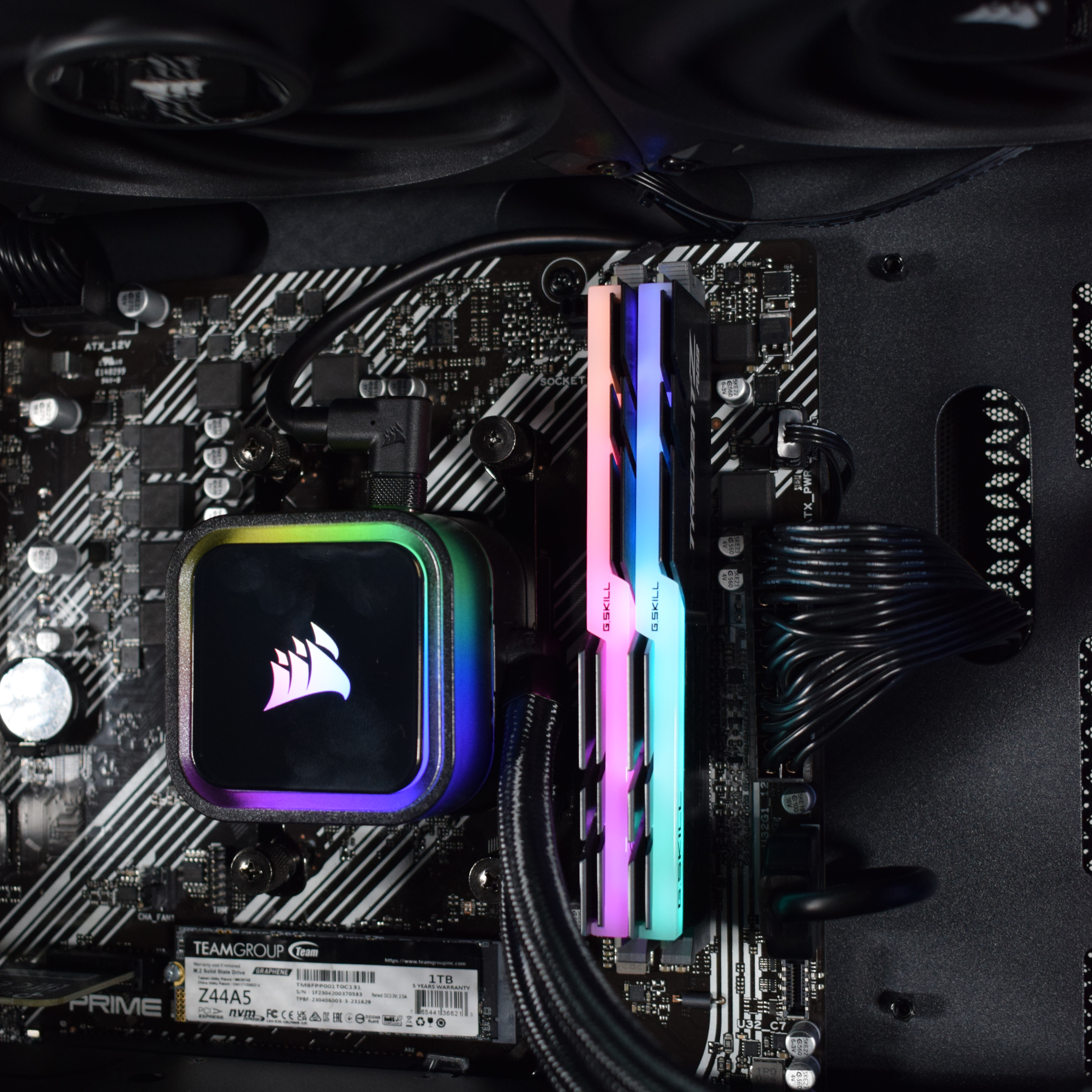 AURA PC - Computador AURA Limited-PC Ryzen 7 5700X 16GB DDR4 1TB RTX 5060 Ti 16GB WiFi W11