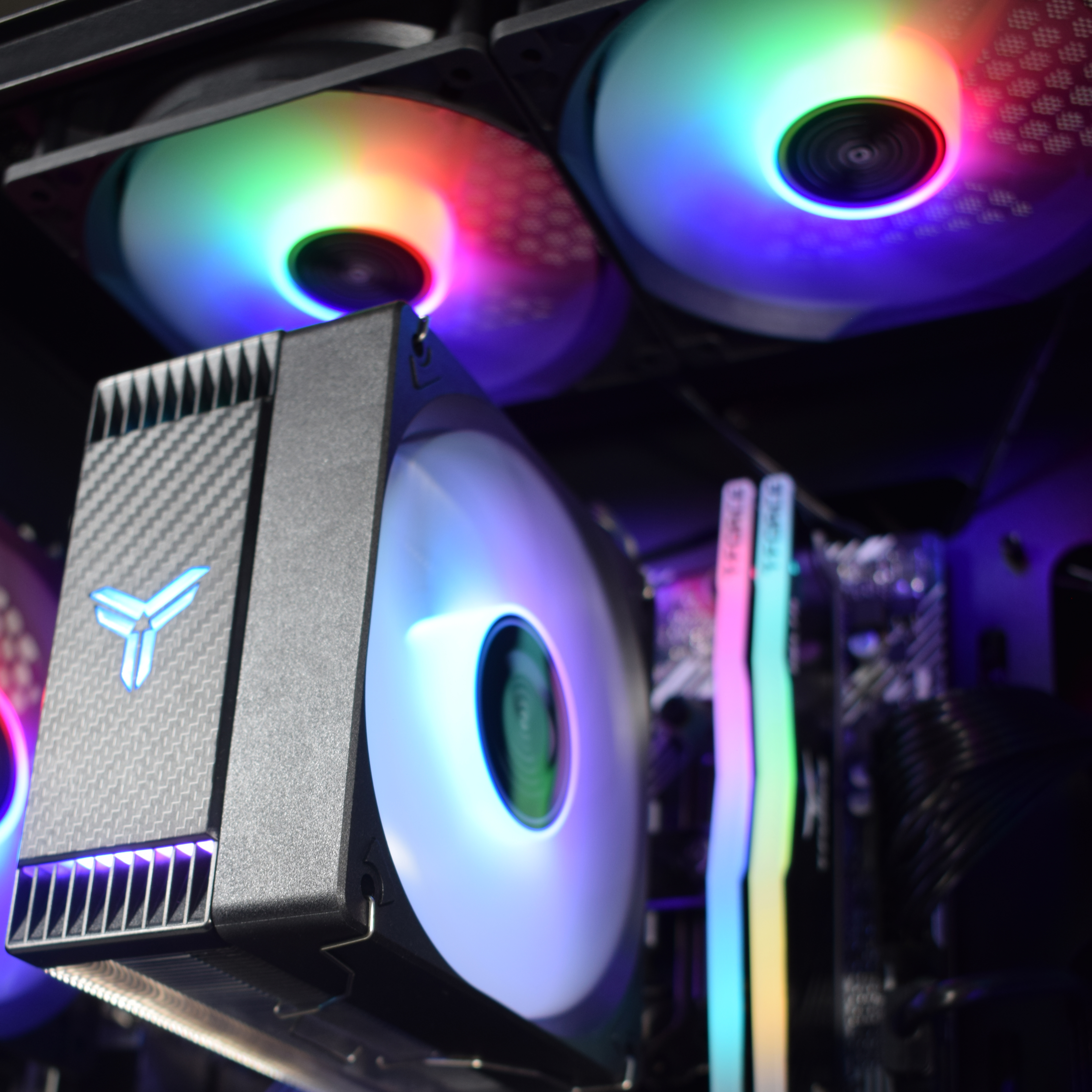 AURA PC - Computador AURA Limited-PC Ryzen 7 5700X 32GB DDR4 1TB RTX 5060 W11