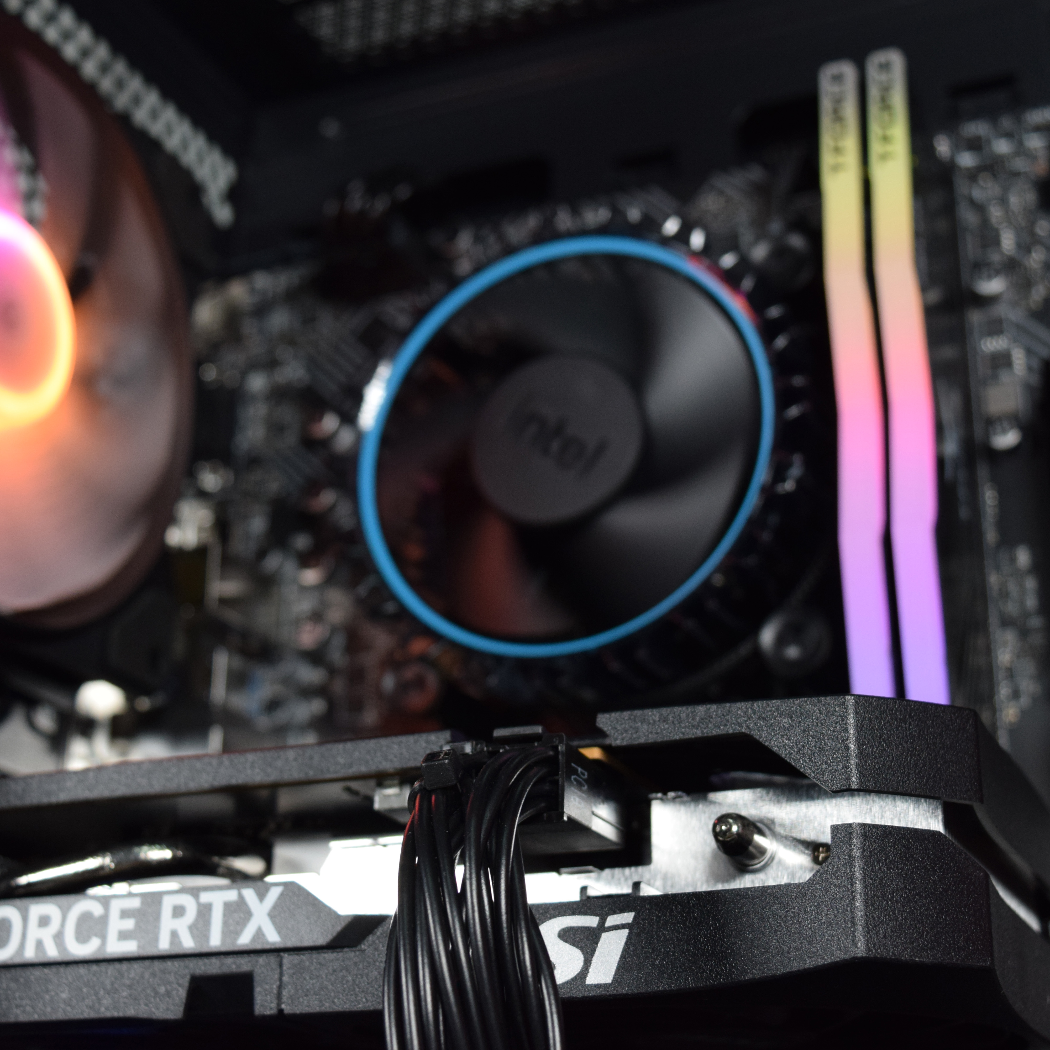 AURA PC - Computador AURA Gamer-PC Powered by MSI Intel i5 12400F 32GB DDR4 1TB RTX 5050 WiFi W11