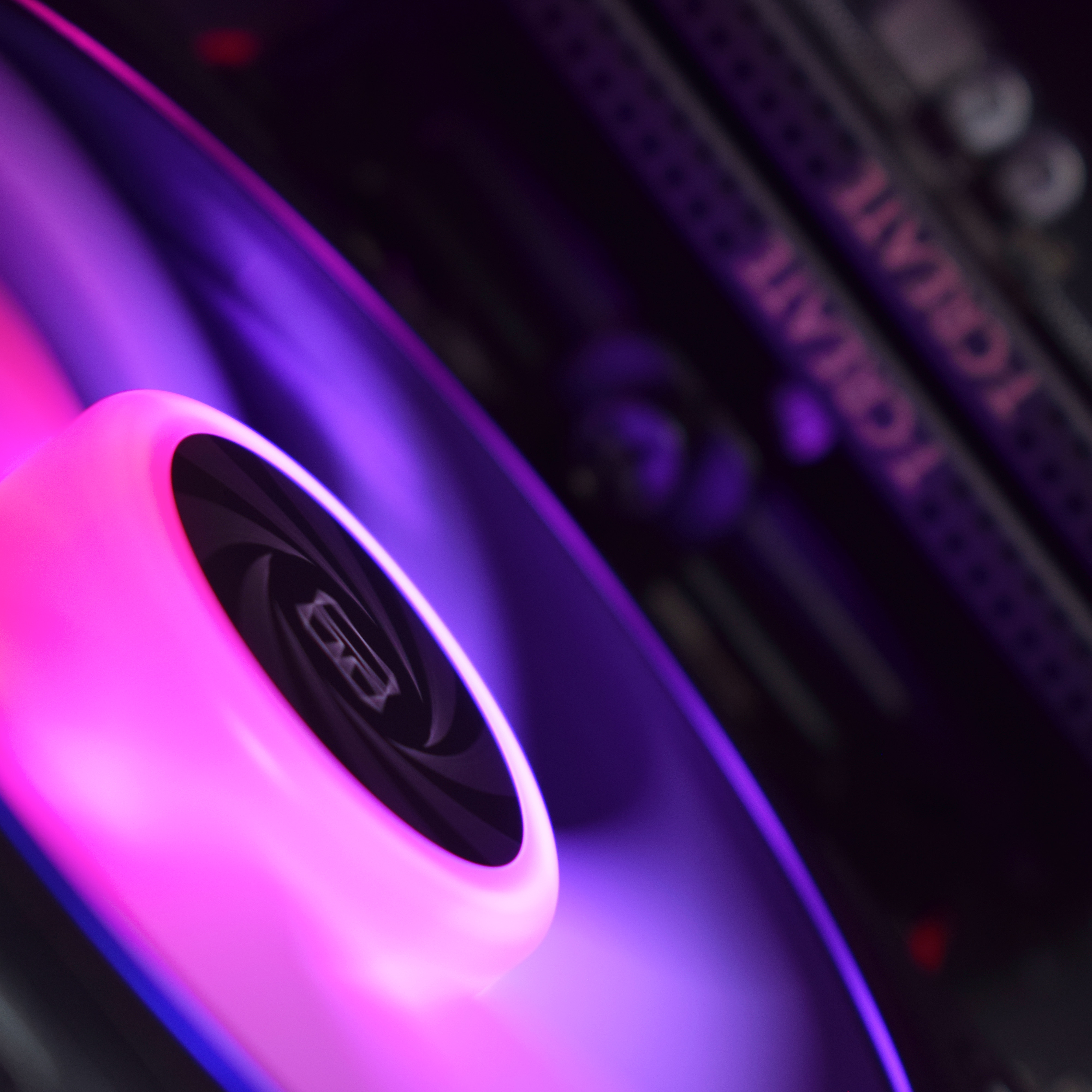 AURA PC - Computador AURA Gamer-PC Ryzen 5 7500F 32GB DDR5 1TB RTX 5060 Ti WiFi W11