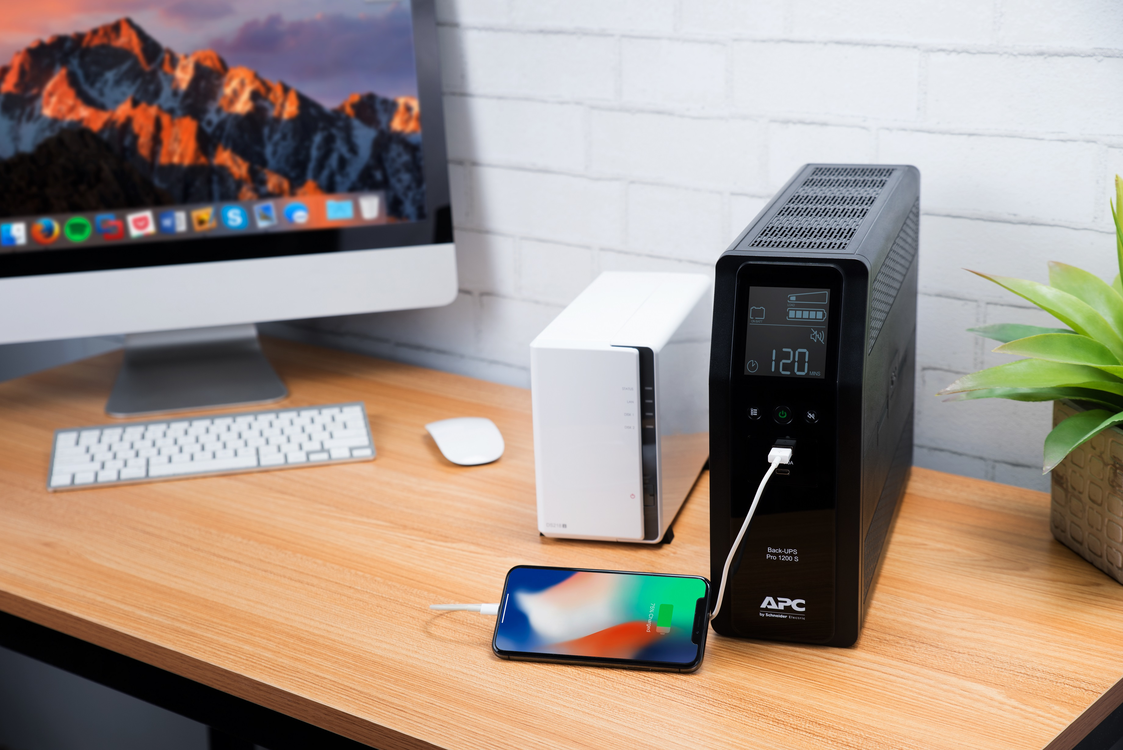 APC - UPS APC Back-UPS Pro BR 1200VA Sinewave 8 Tomadas AVR LCD