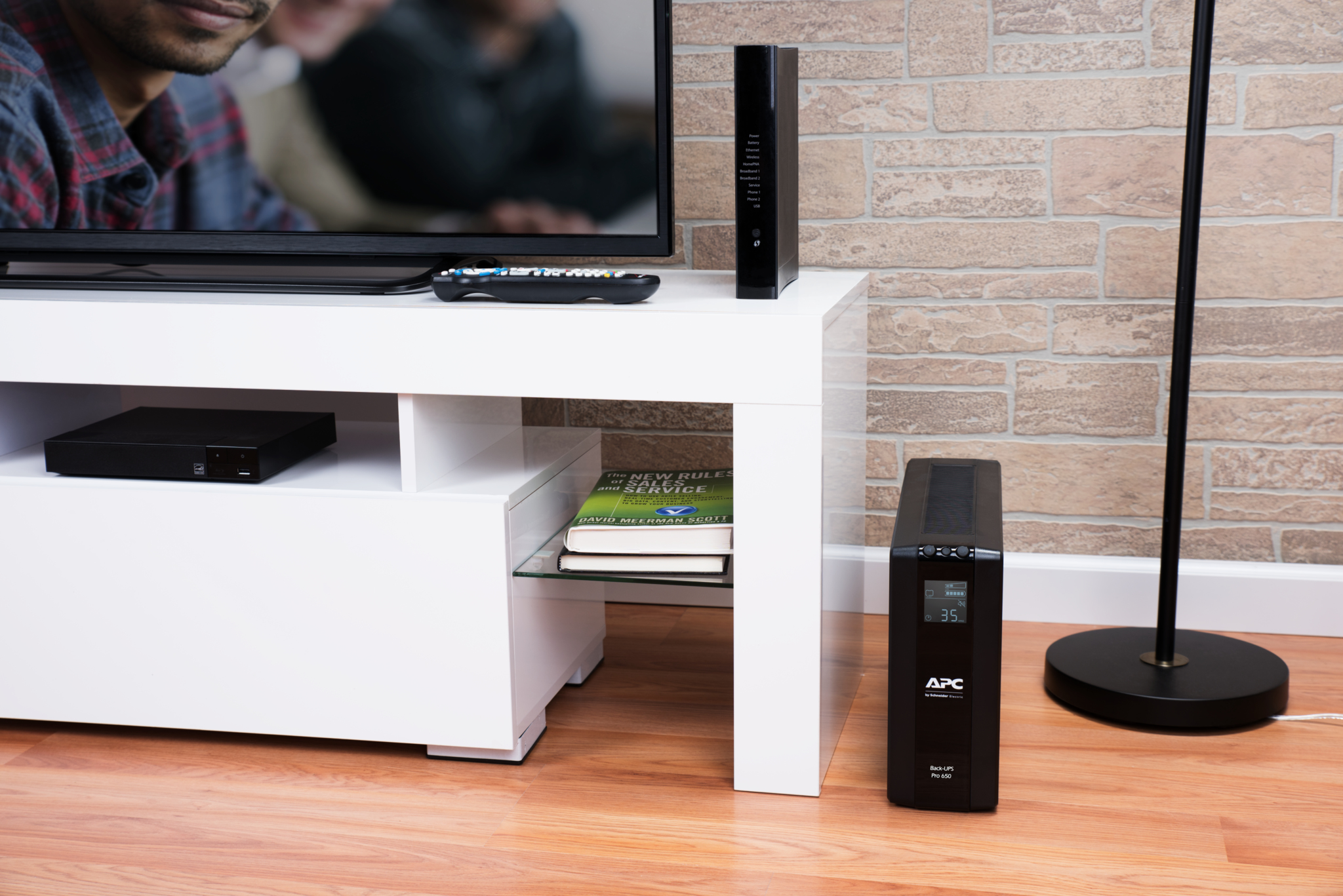 APC - UPS APC Back-UPS Pro BR 650VA 6 Tomadas AVR Interface LCD