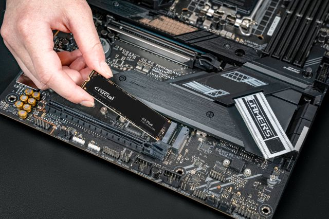 Crucial - SSD Crucial P3 Plus 2TB Gen4 M.2 NVMe 2280 (5000/4200MB/s)