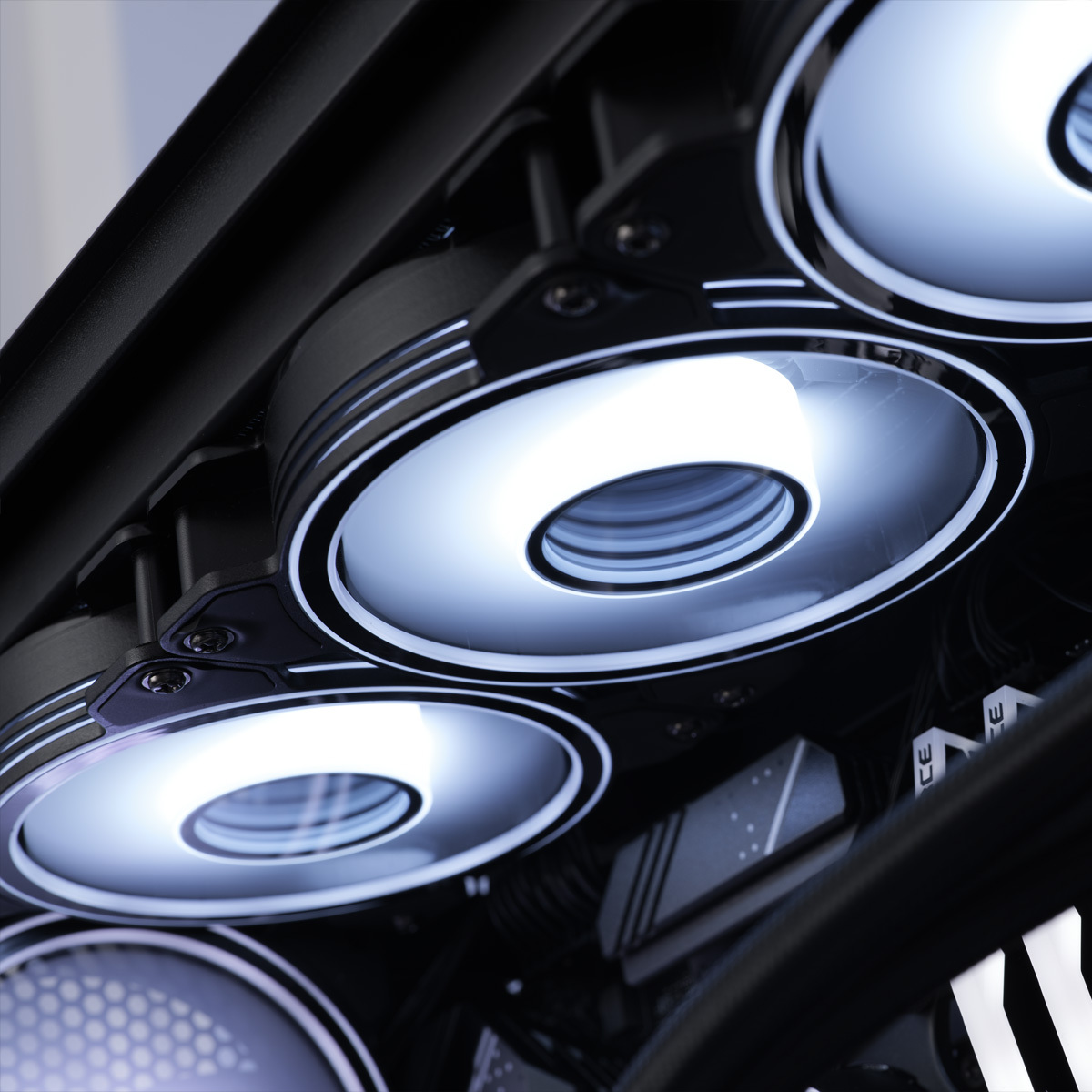 King Mod Systems - Computador Mach 6 Gamer-PC Powered by MSI Ryzen 7 9800X3D 32GB DDR5 2TB RTX 5080 WiFi W11