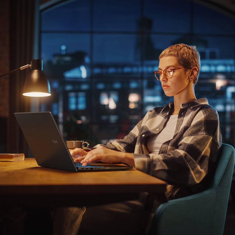 Asus - Portátil ASUS Gaming V16 5060B 16" Core 7 240H 32GB DDR5 1TB RTX 5060 WQXGA 144Hz