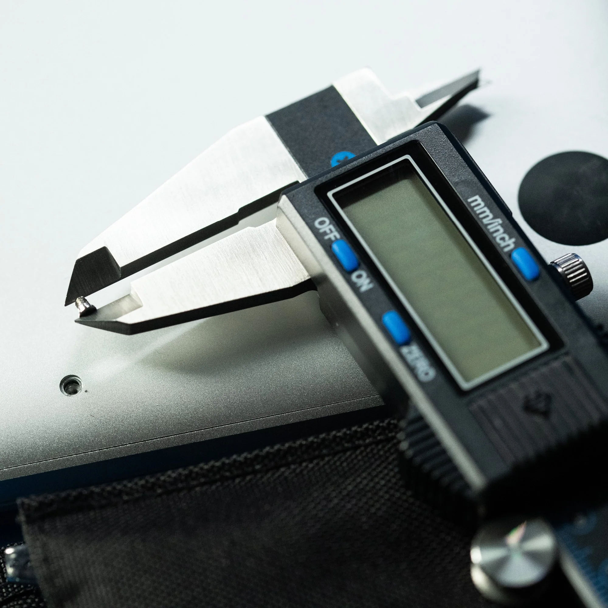 iFixit - Paquímetro Digital iFixit - 0,01mm a 150mm