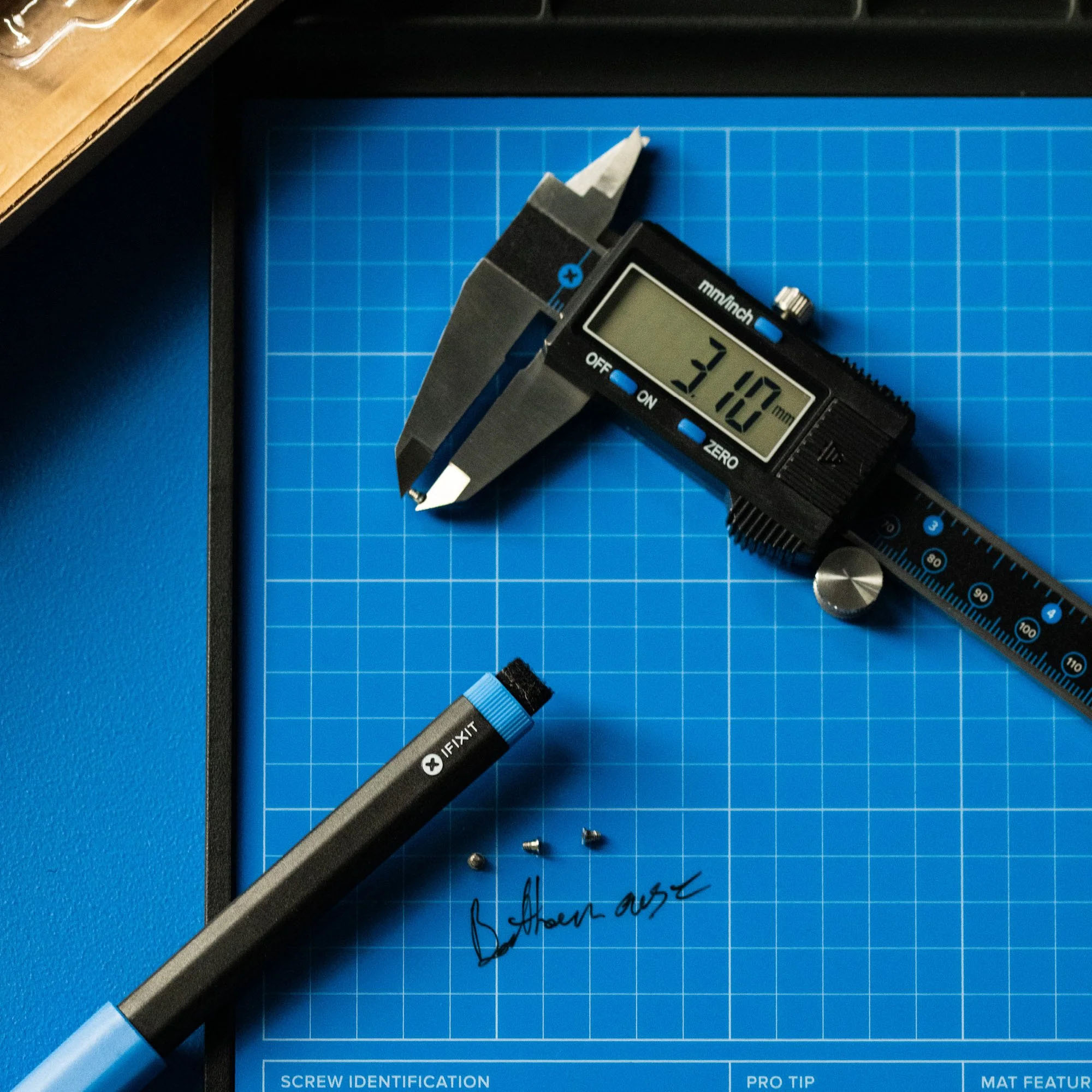 iFixit - Paquímetro Digital iFixit - 0,01mm a 150mm
