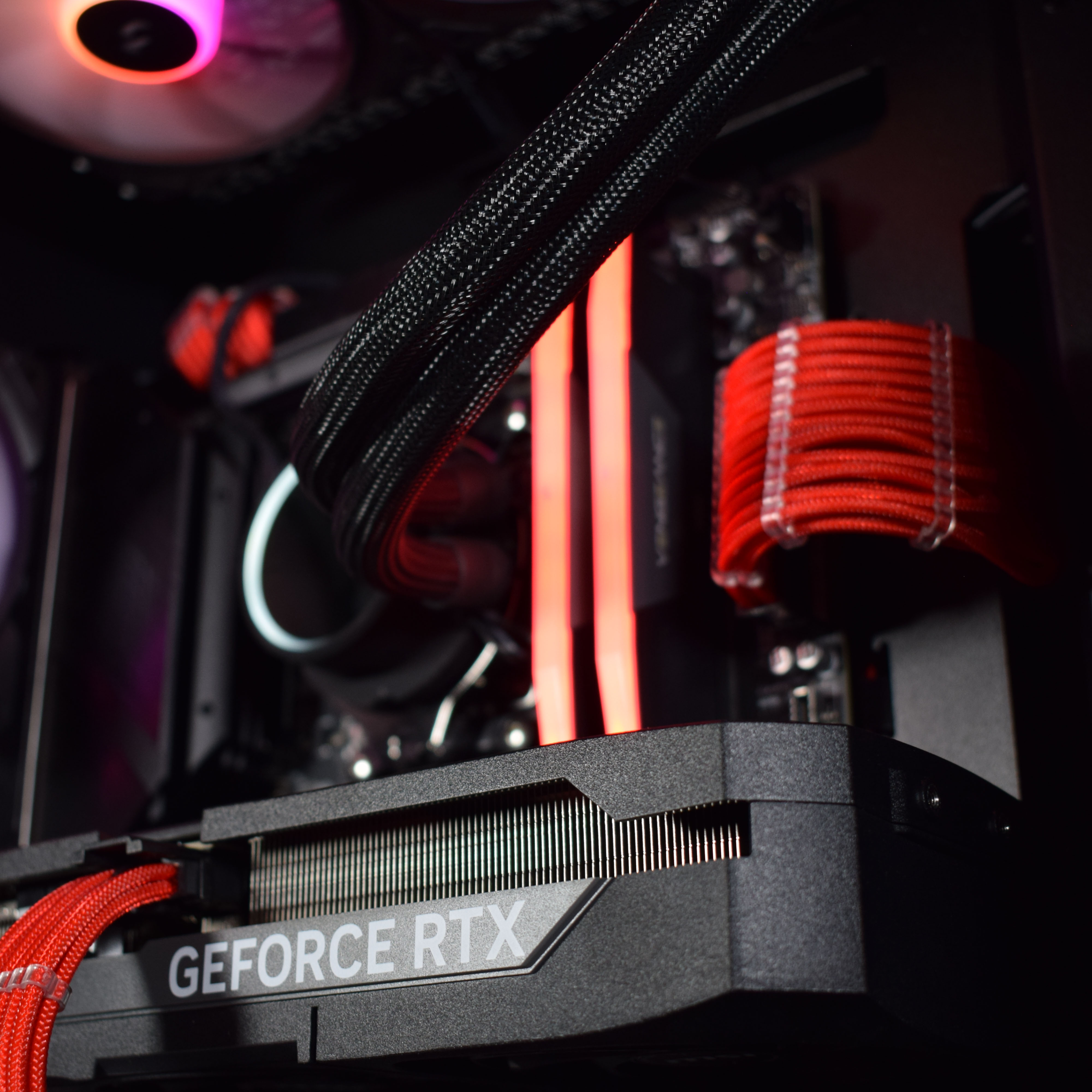 King Mod Systems - Computador King Mod Gamer-PC X Fractal Ryzen 7 7800X3D 32GB DDR5 2TB RTX 5080 WiFi W11