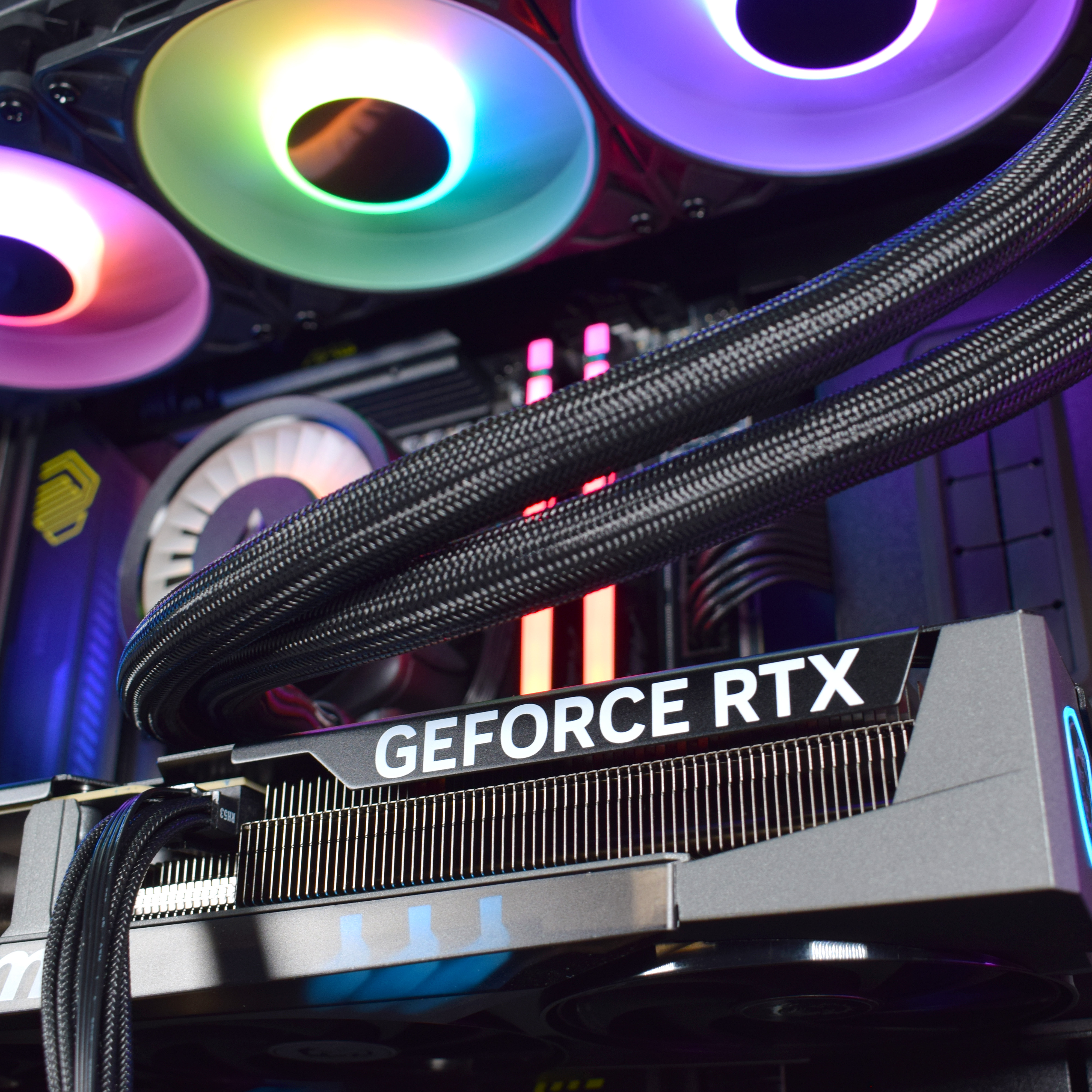 King Mod Systems - Computador King Mod Gamer-PC Ryzen 7 9800X3D 32GB DDR5 2TB RTX 5070 Ti WiFi W11