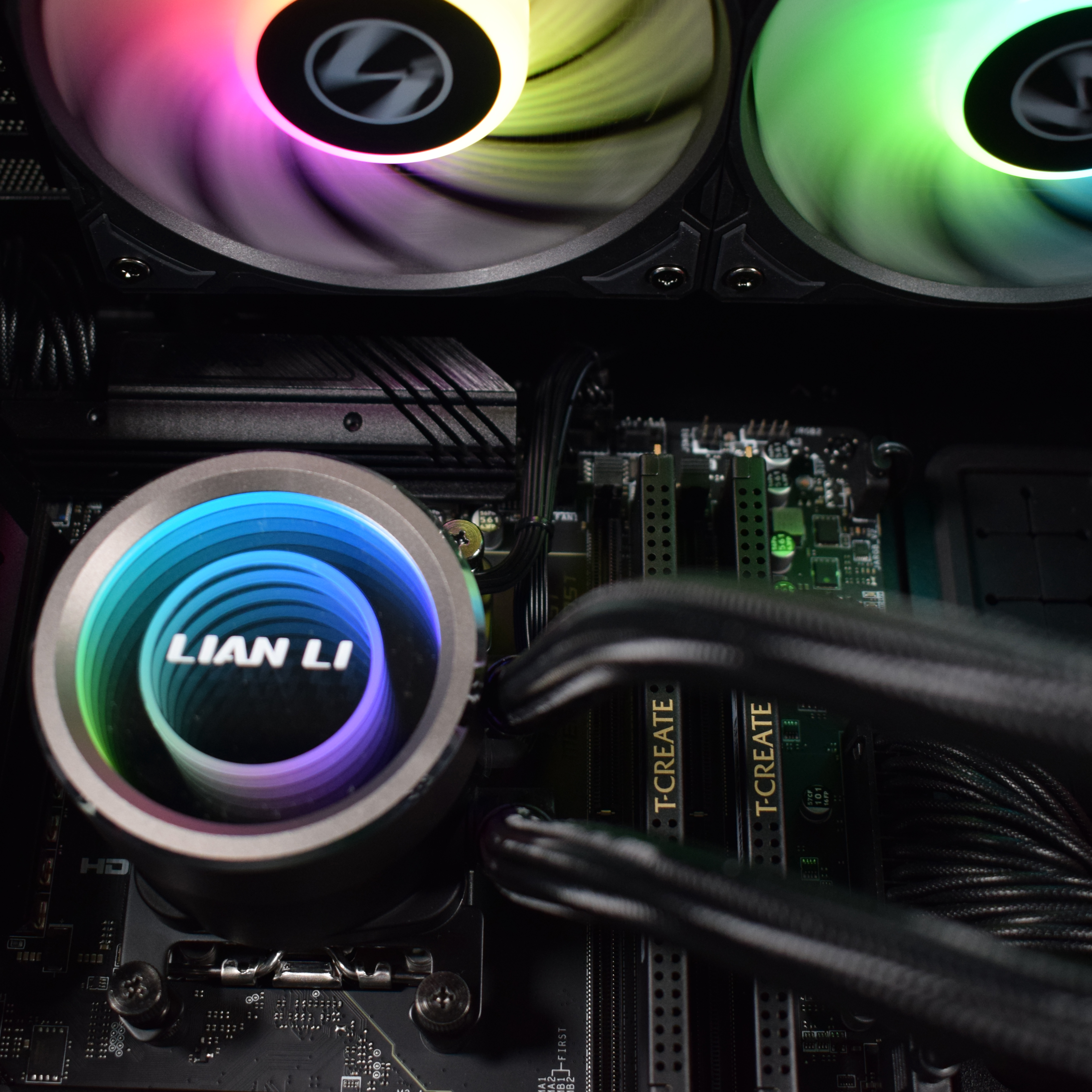 King Mod Systems - Computador King Mod Gamer-PC Ryzen 7 9800X3D 32GB DDR5 2TB RX 9070 XT WiFi W11