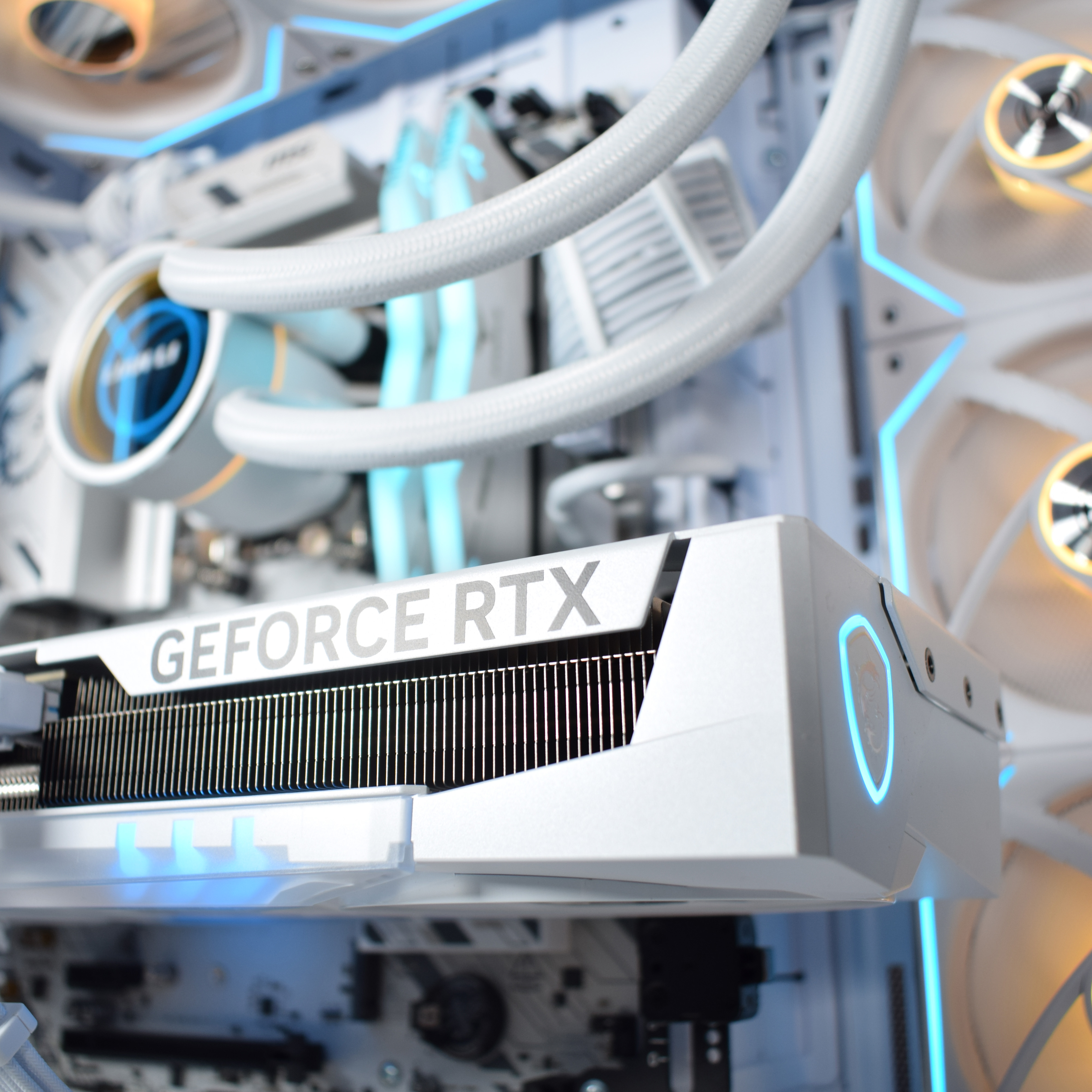 King Mod Systems - Computador King Mod Gamer-PC Ryzen 7 7800X3D 32GB DDR5 2TB RTX 5080 WiFi W11