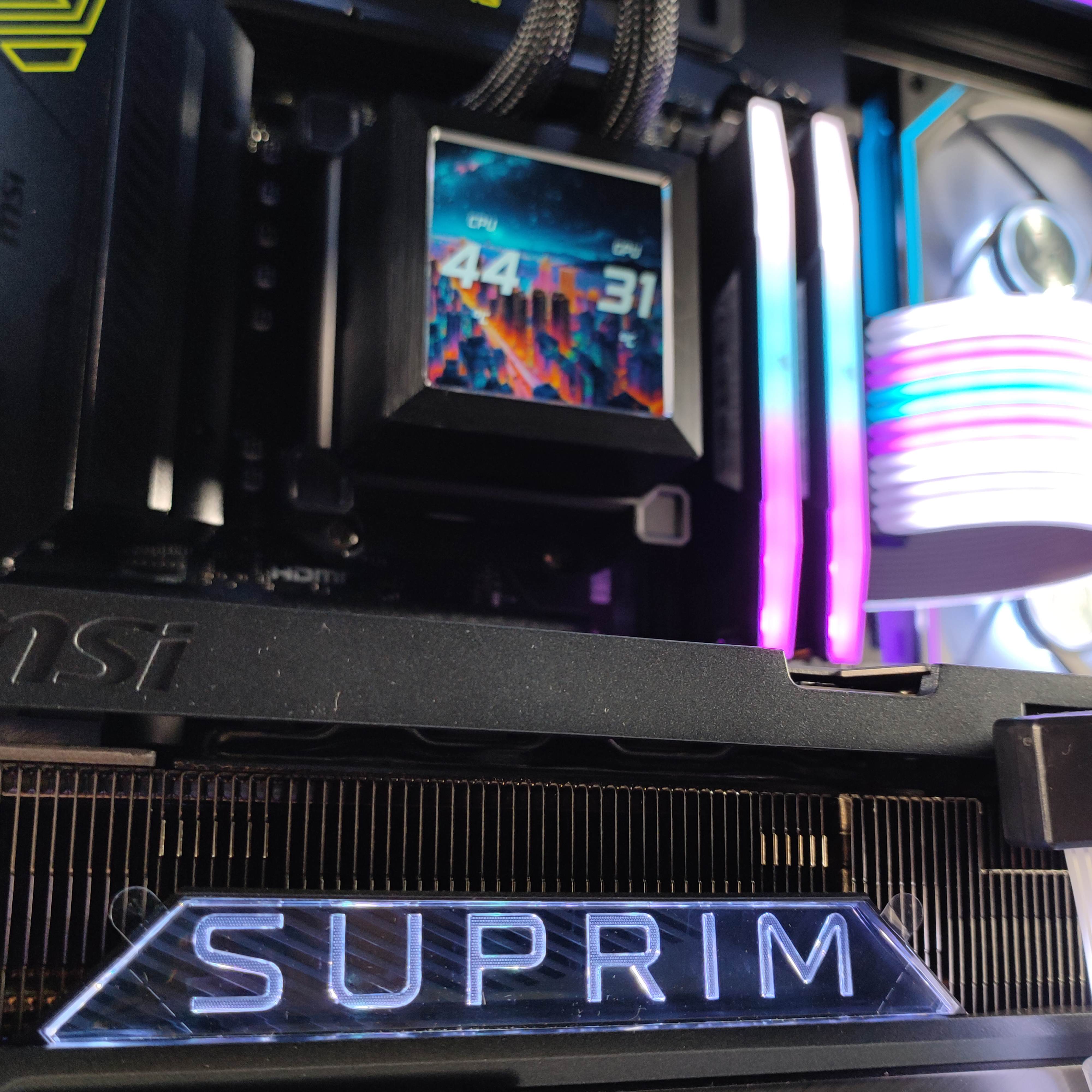 King Mod Systems - Computador King Mod Gamer-PC Ryzen 7 9800X3D 64GB DDR5 2TB RTX 5090 WiFi W11 V2
