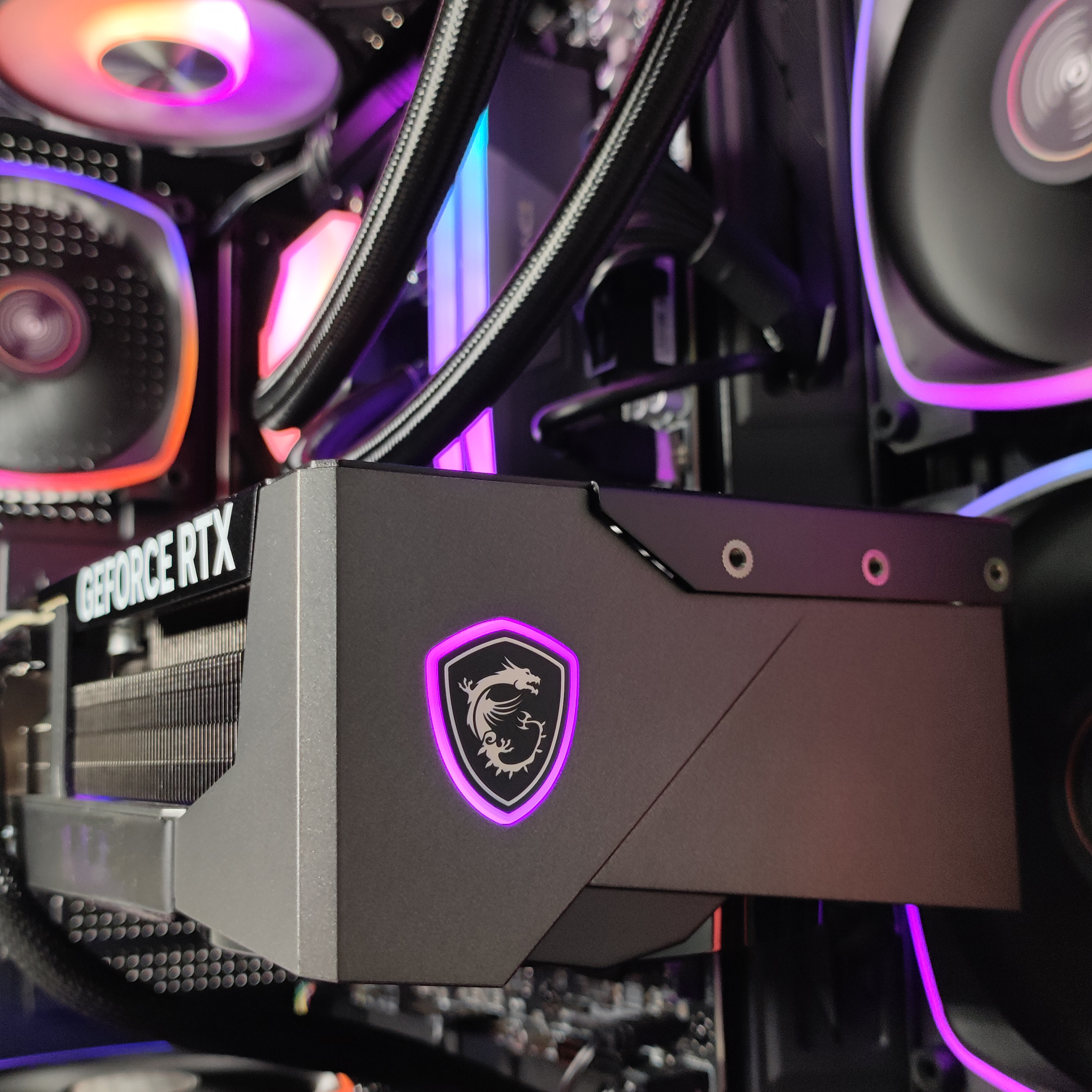 King Mod Systems - Computador King Mod Gamer-PC Ryzen 7 9800X3D 64GB DDR5 2TB RTX 5090 WiFi W11 V3