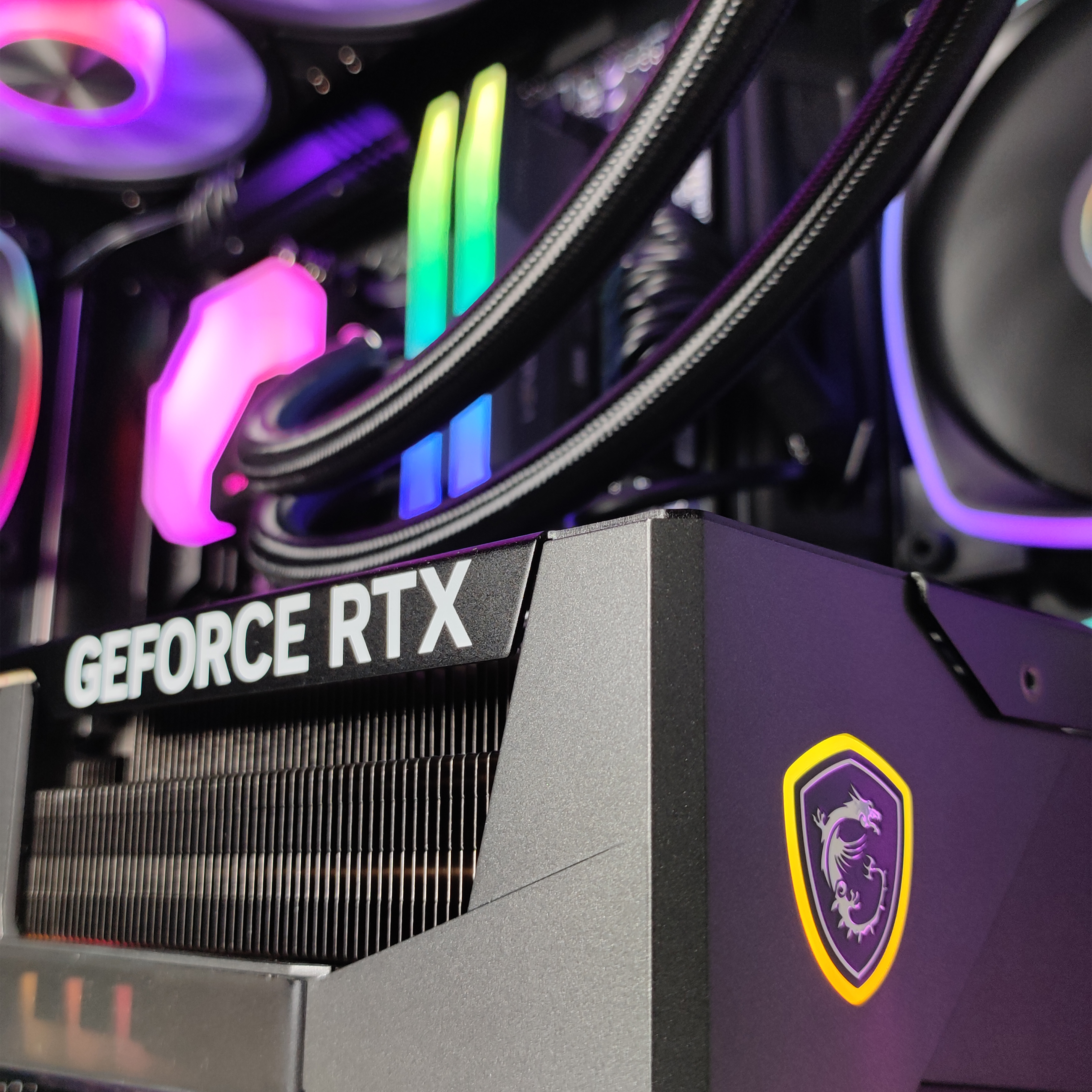 King Mod Systems - Computador King Mod Gamer-PC Ryzen 7 9800X3D 64GB DDR5 2TB RTX 5090 WiFi W11 V3