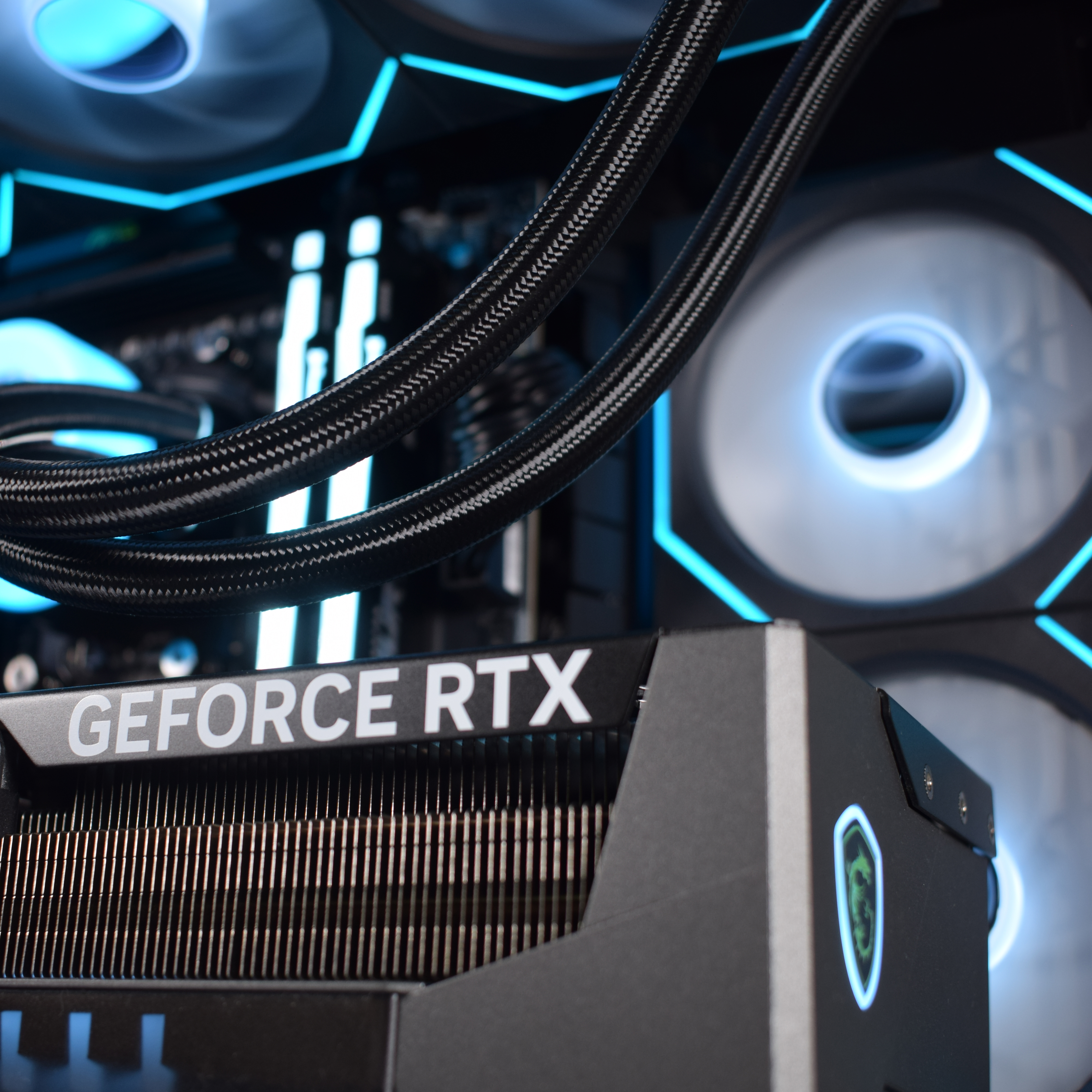 King Mod Systems - Computador King Mod Gamer-PC Ryzen 7 9800X3D 32GB DDR5 2TB RTX 5090 WiFi W11 V6