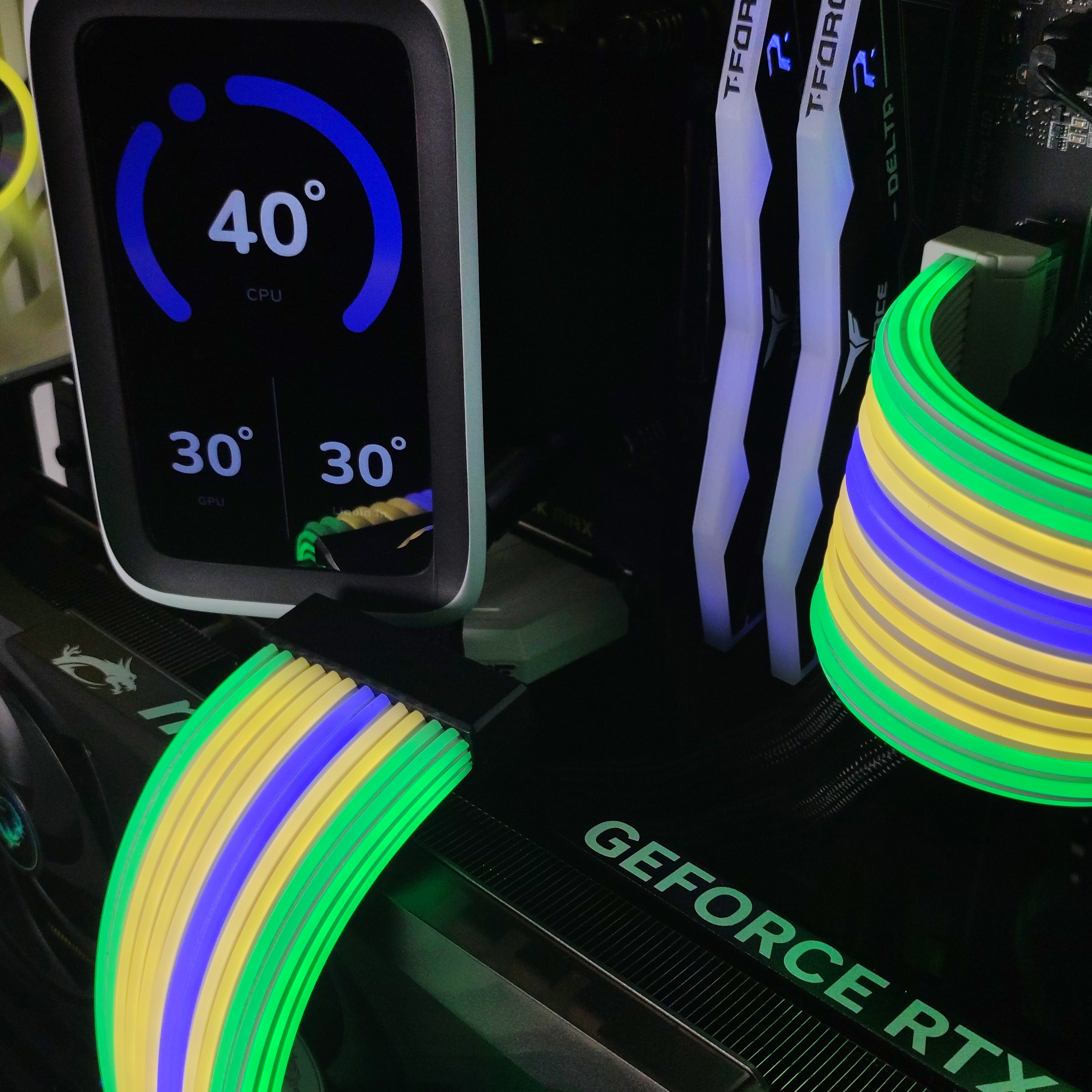 King Mod Systems - Computador King Mod Gamer-PC Hyte Ryzen 7 9800X3D 32GB DDR5 2TB RTX 5070 Ti WiFi W11