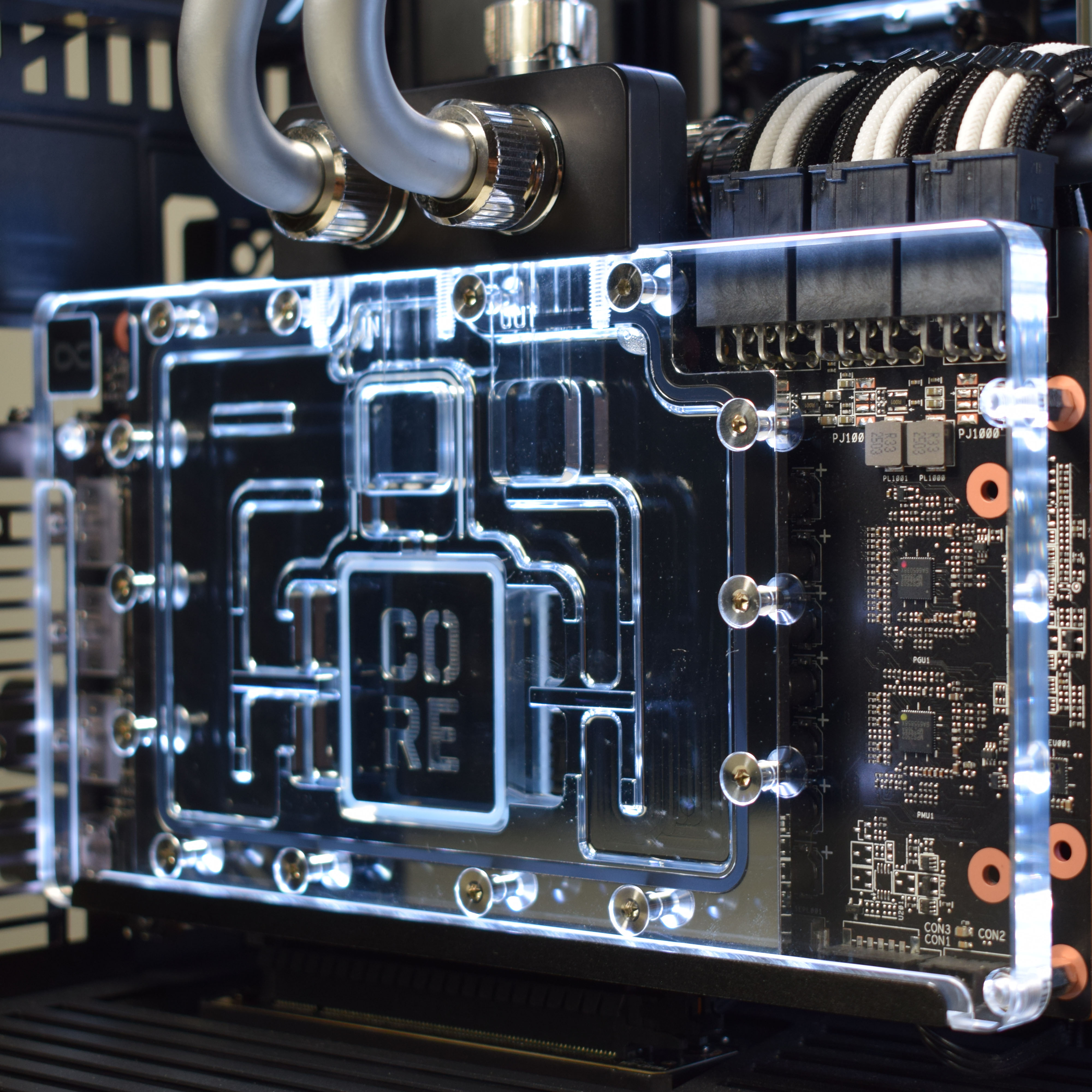 King Mod Systems - Computador King Mod Liquid-PC Ryzen 7 9800X3D 32GB DDR5 2TB RX 9070 XT WiFi W11