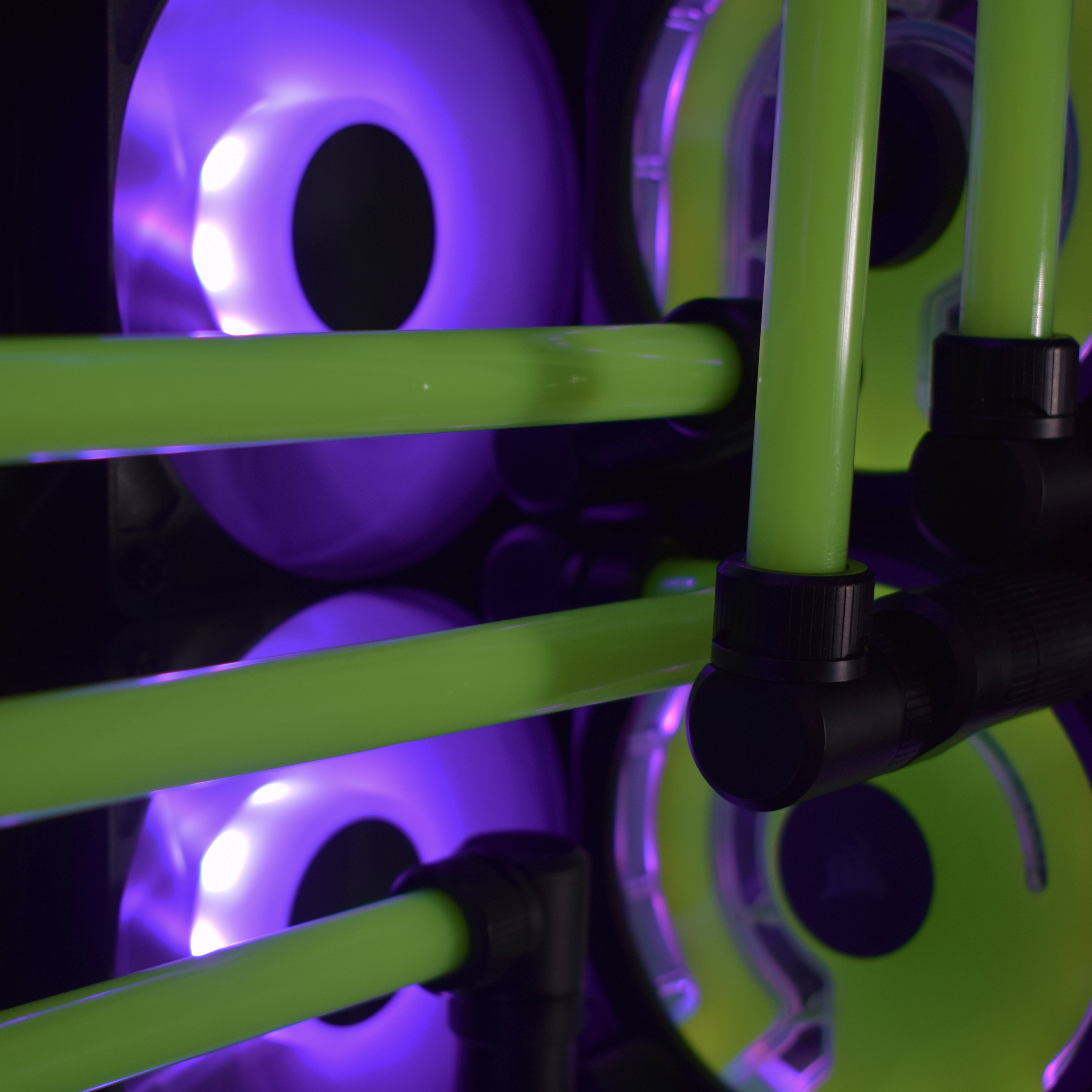 King Mod Systems - Computador King Mod Liquid-PC Ryzen 9 9950X3D 64GB DDR5 2TB RTX 5080 WiFi W11