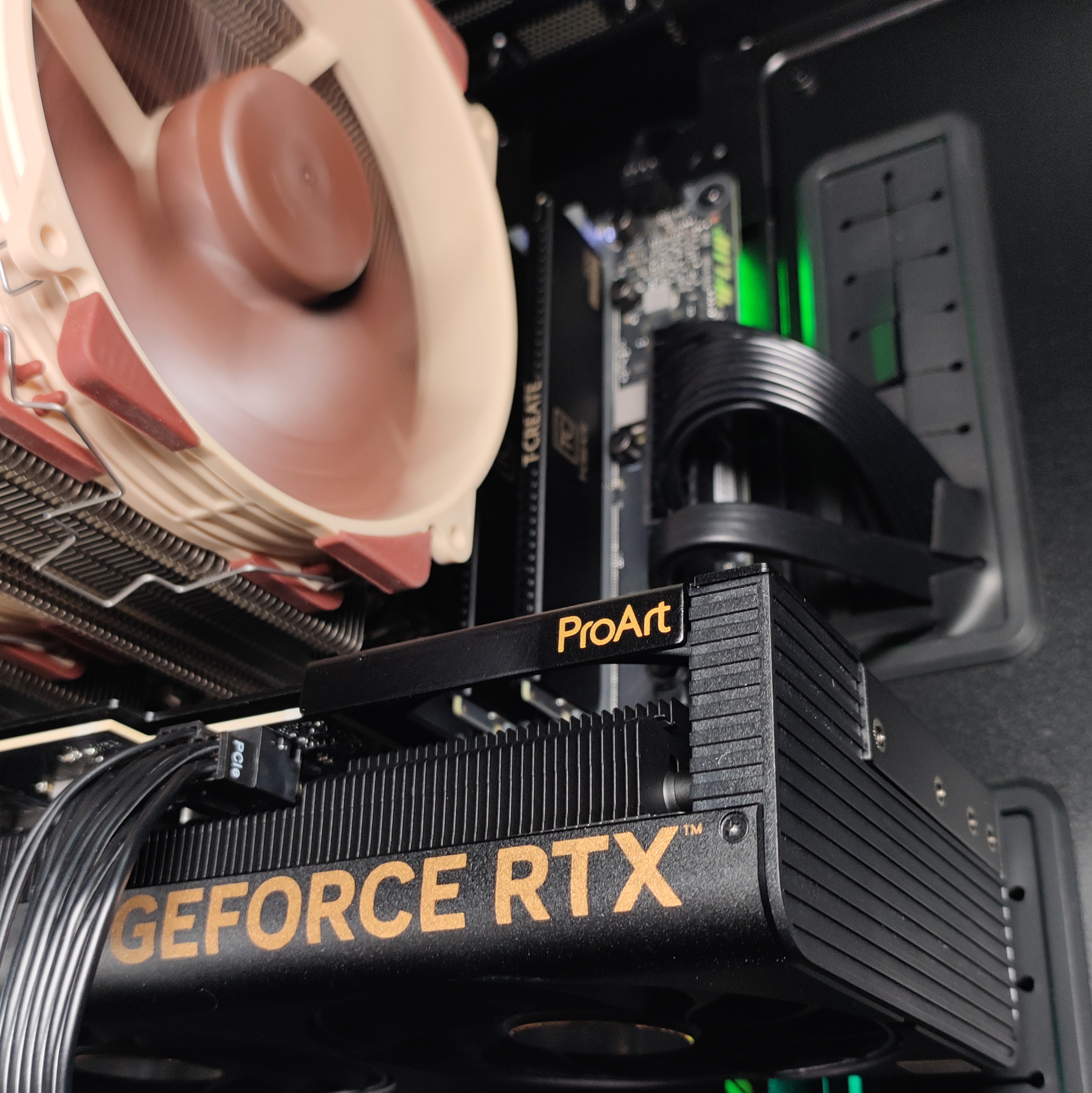 King Mod Systems - Computador King Mod Limited-PC Intel i7 14700F 64GB DDR5 2TB RTX 4080 SUPER WiFi W11