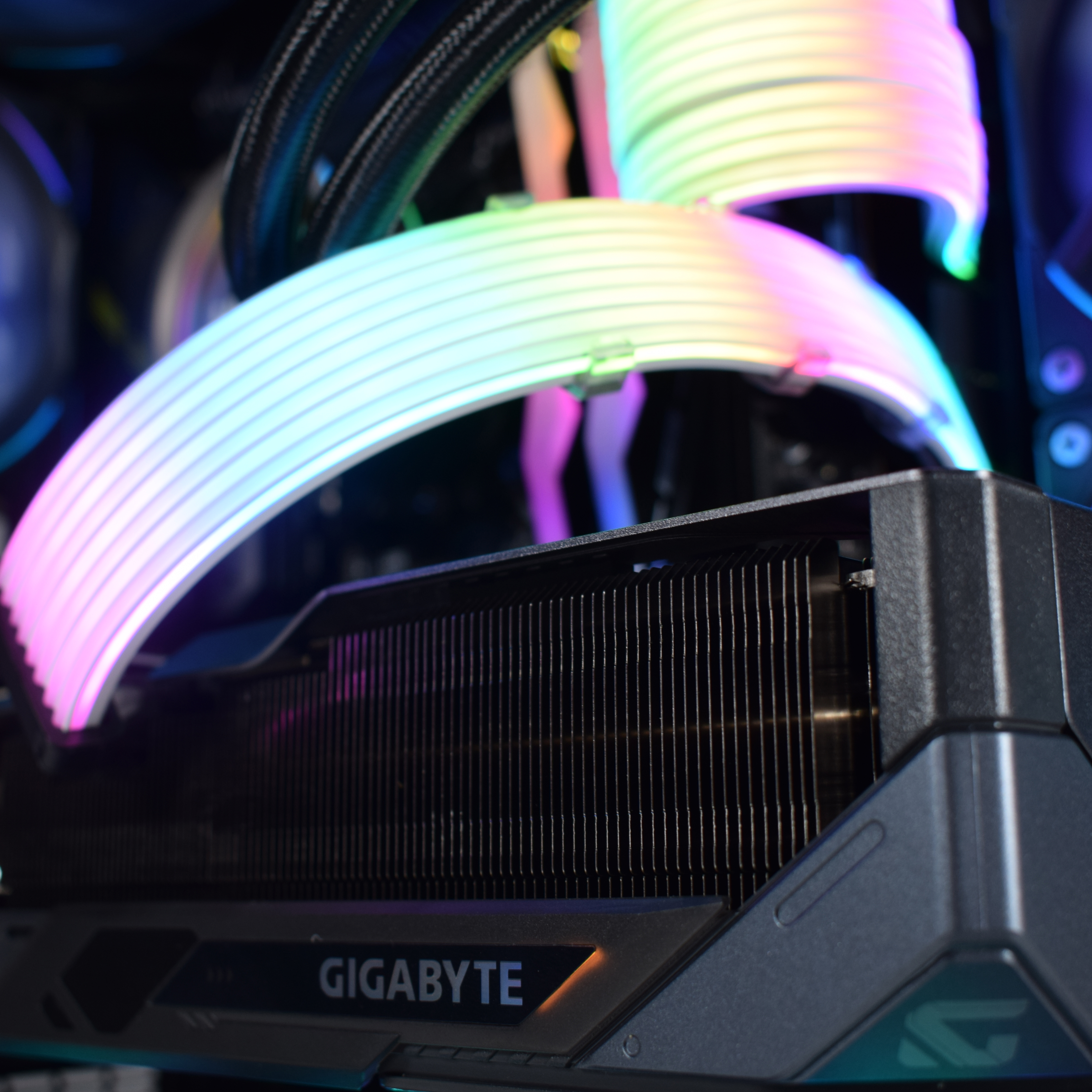 King Mod Systems - Computador King Mod Limited-PC Intel i9 14900KF 32GB DDR5 2TB RTX 5080 WiFi W11