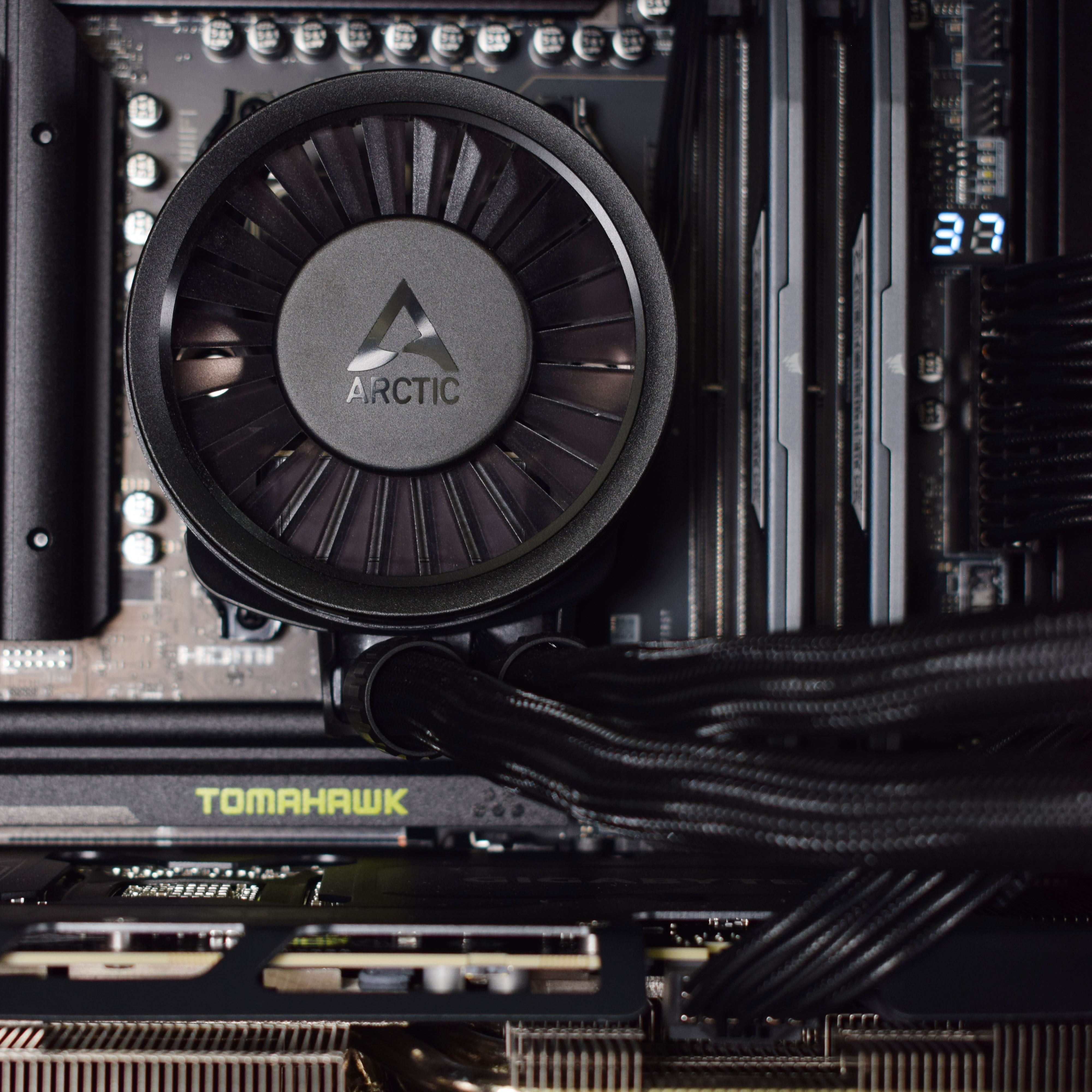 King Mod Systems - Computador King Mod Limited-PC Ryzen 7 9800X3D 32GB DDR5 2TB RTX 5070 Ti WiFi W11