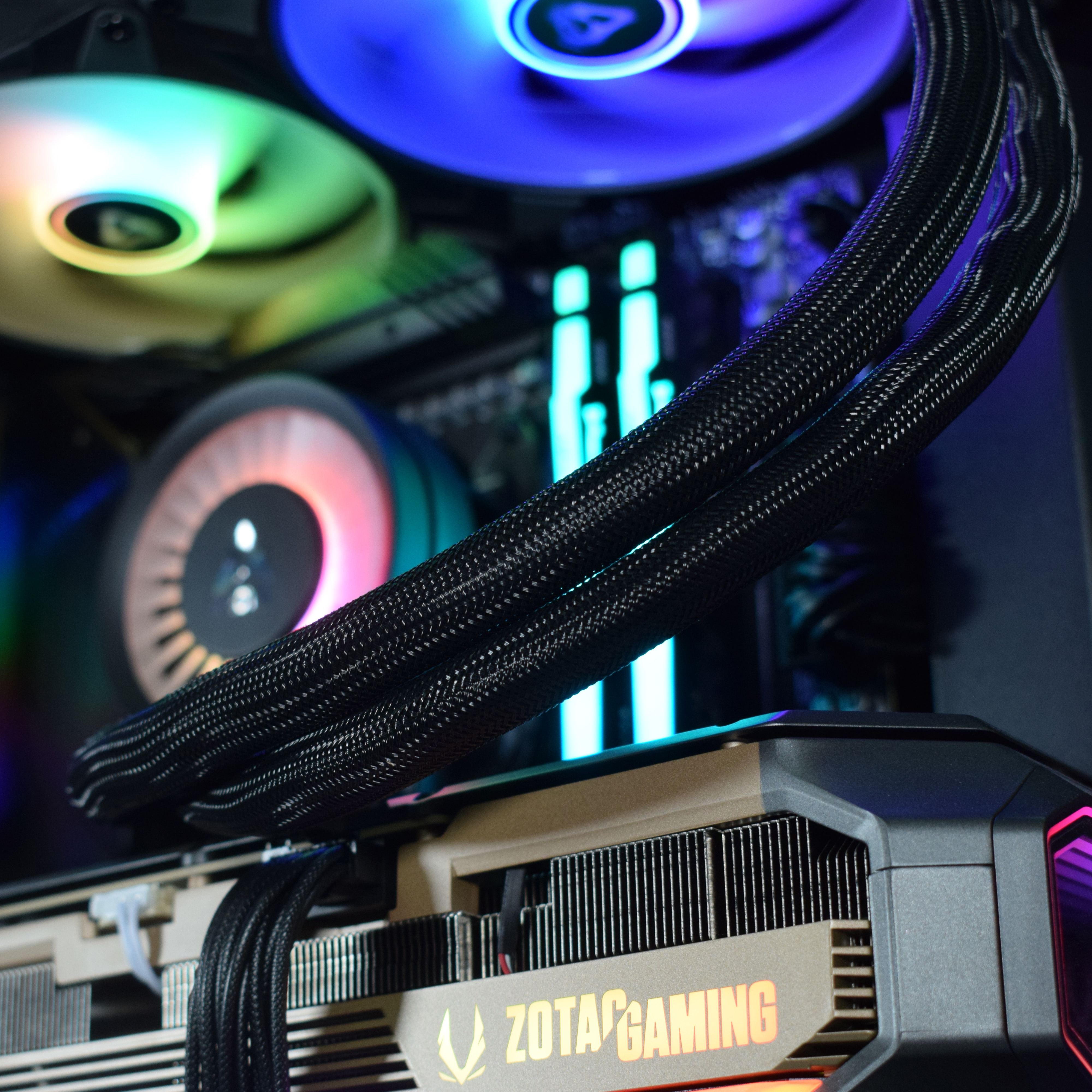 King Mod Systems - Computador King Mod Limited-PC Ryzen 7 9800X3D 32GB DDR5 2TB RTX 5070 Ti WiFi W11 V2