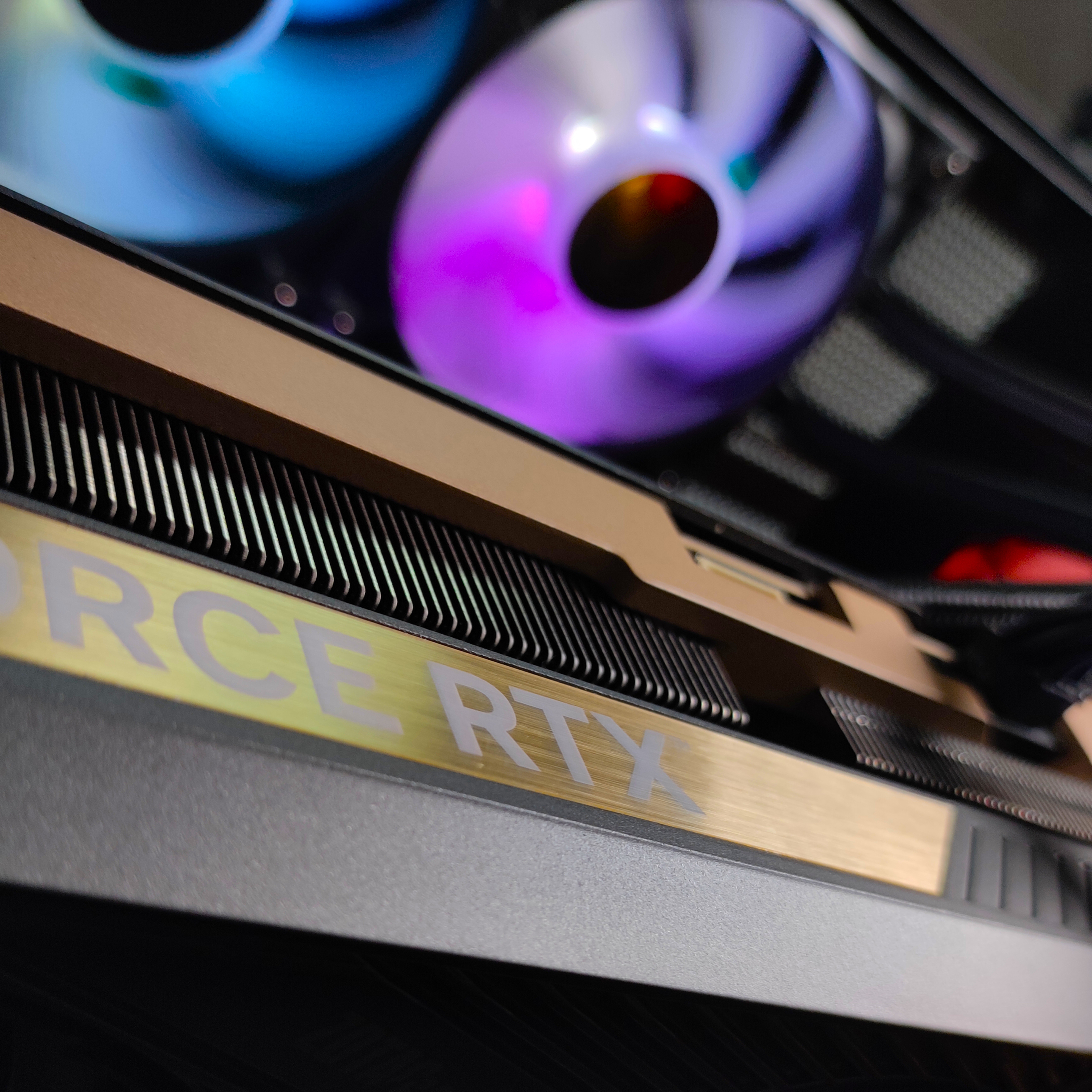 King Mod Systems - Computador King Mod Limited-PC Ryzen 7 9800X3D 64GB DDR5 2TB RTX 5080 WiFi W11