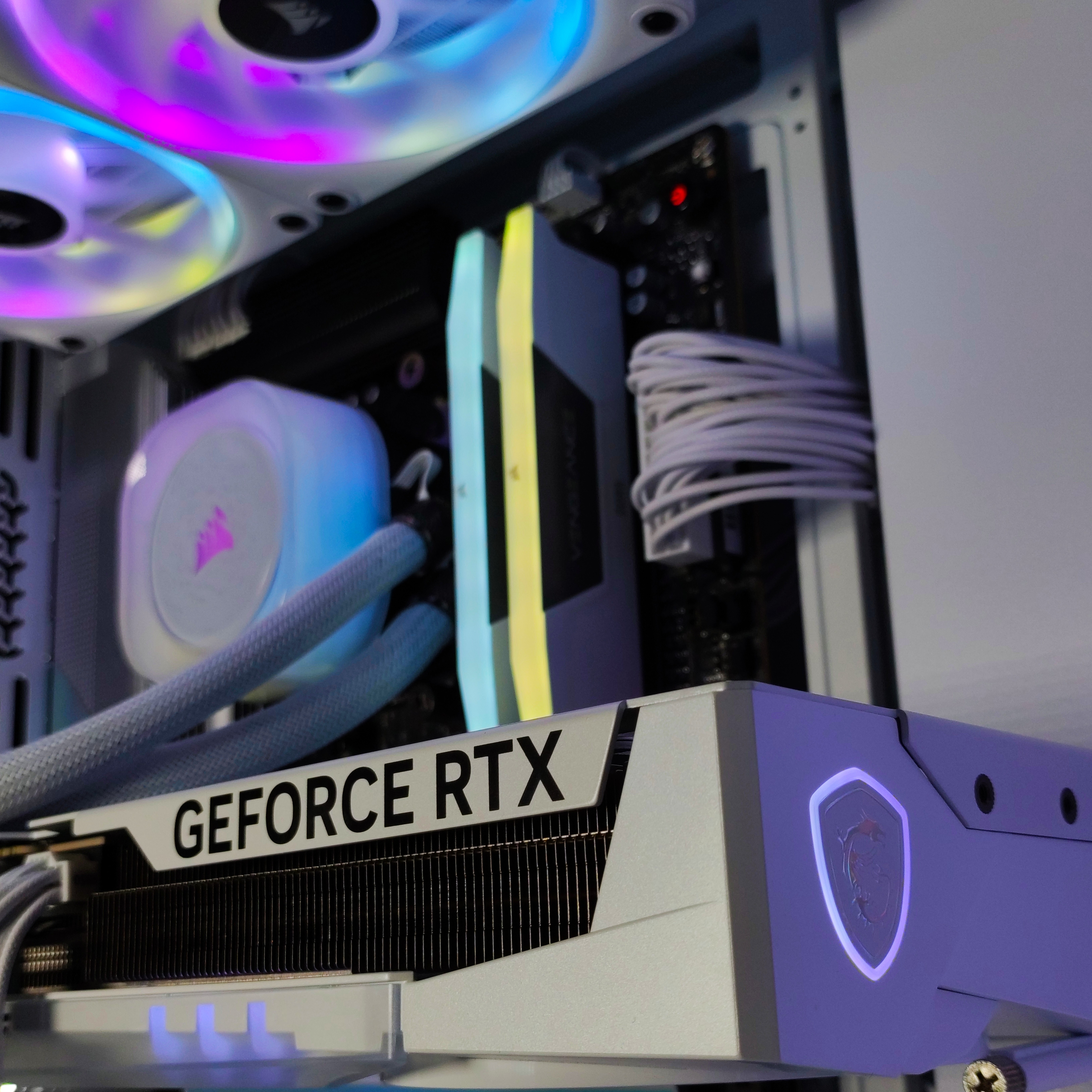 King Mod Systems - Computador King Mod Limited-PC Ryzen 7 9800X3D 32GB DDR5 2TB RTX 5080 WiFi W11 V3