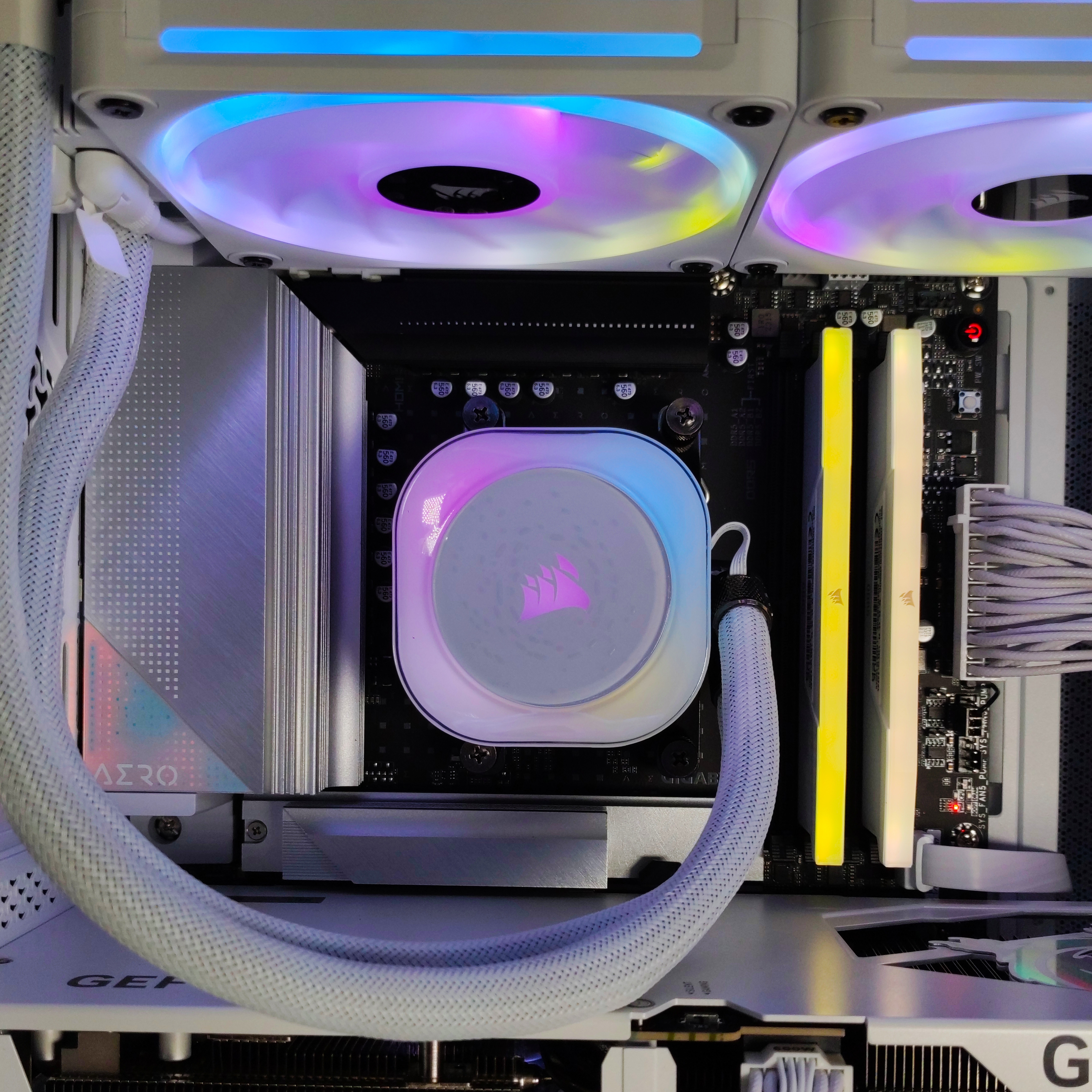 King Mod Systems - Computador King Mod Limited-PC Ryzen 7 9800X3D 32GB DDR5 2TB RTX 5080 WiFi W11 V3