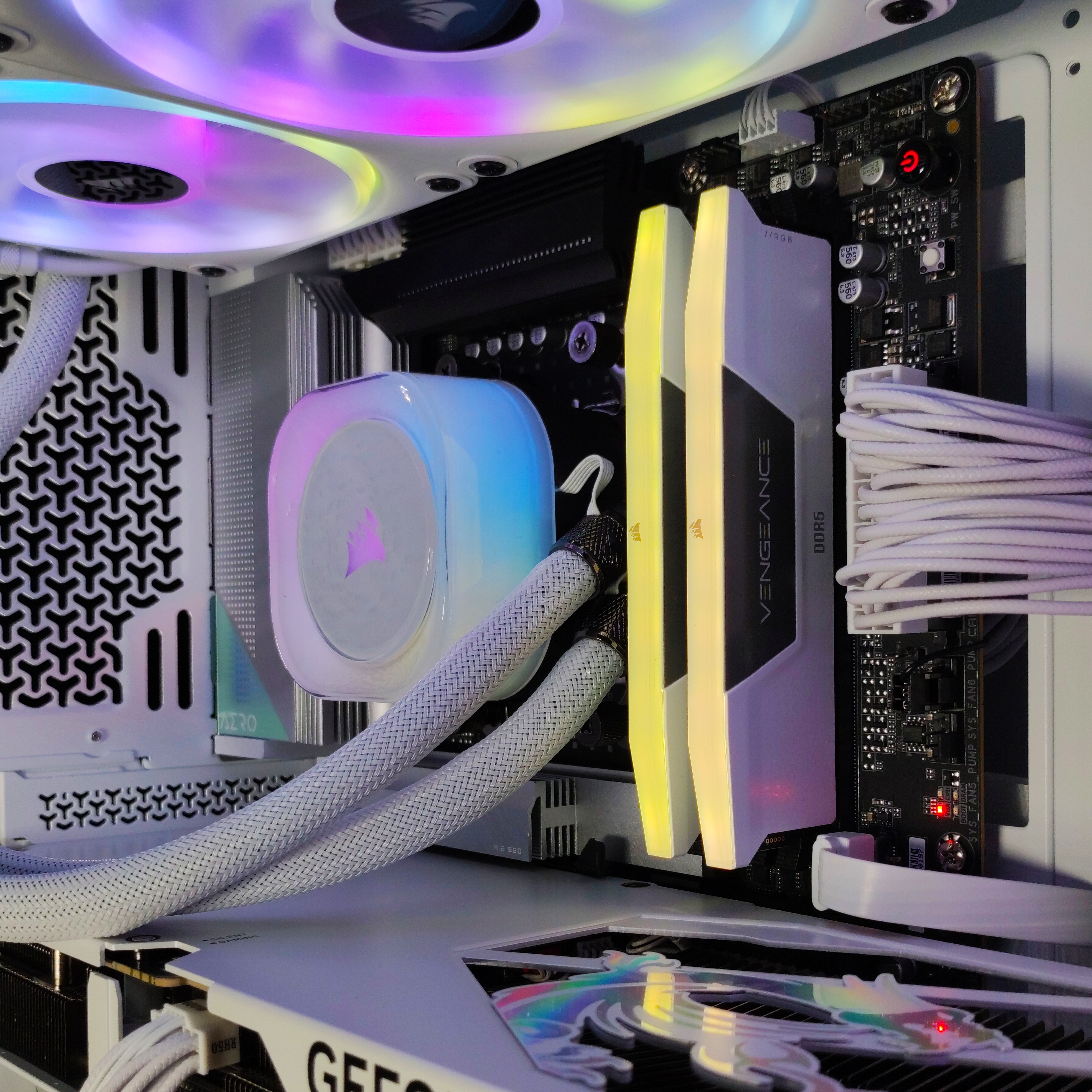 King Mod Systems - Computador King Mod Limited-PC Ryzen 7 9800X3D 32GB DDR5 2TB RTX 5080 WiFi W11 V3