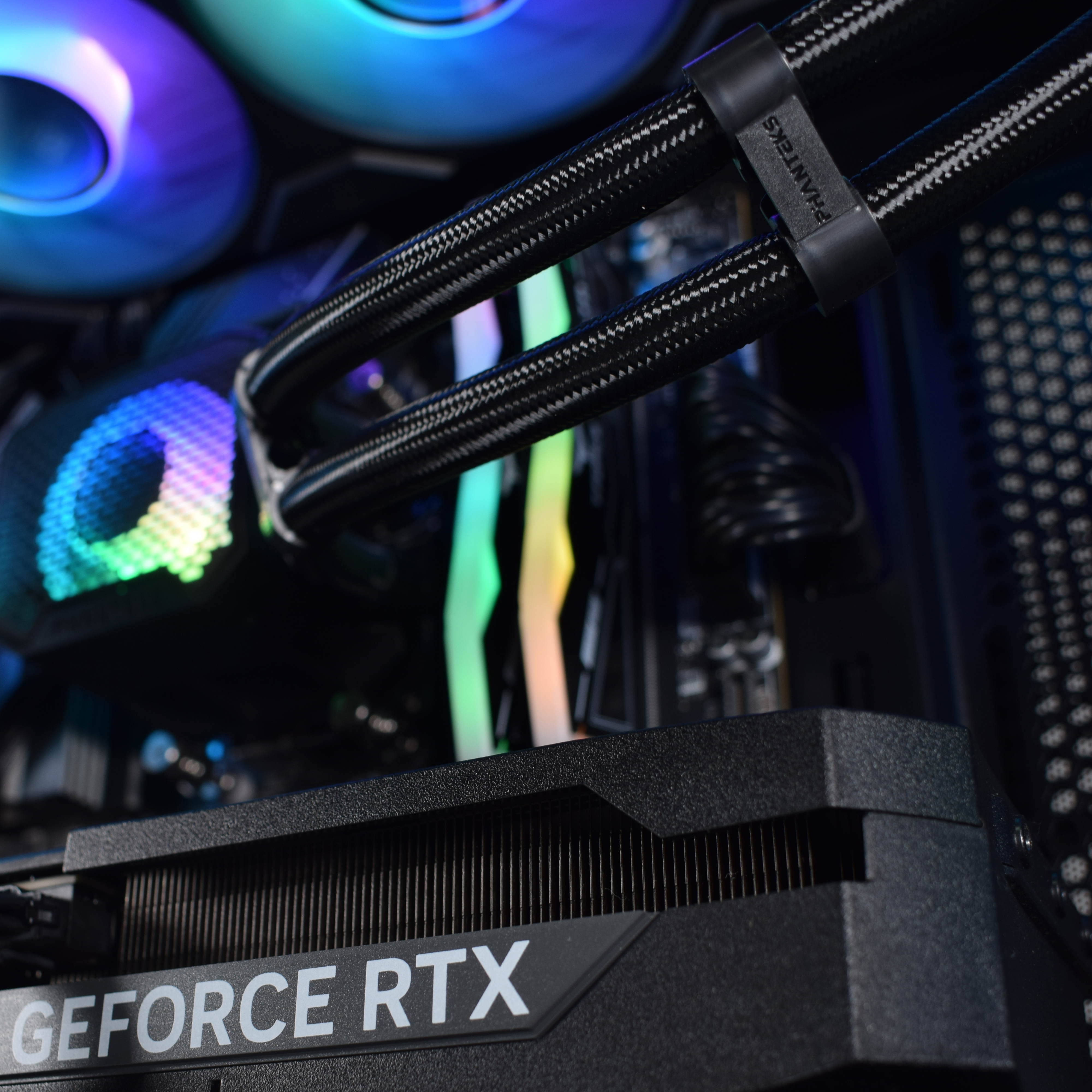 King Mod Systems - Computador King Mod Limited-PC Ryzen 7 9800X3D 32GB DDR5 2TB RTX 5080 WiFi W11