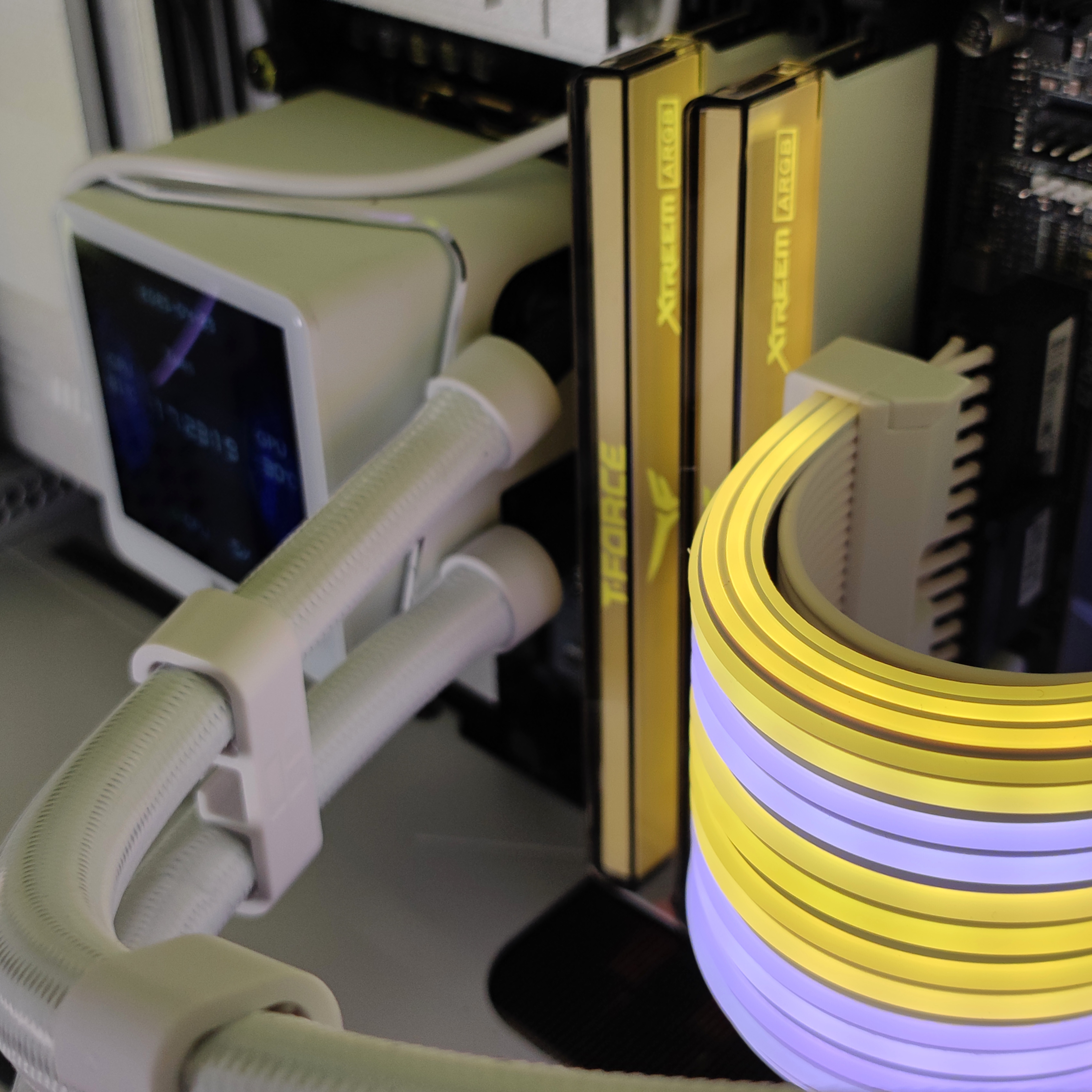 King Mod Systems - Computador King Mod Limited-PC Intel Ultra 7 265KF 32GB DDR5 2TB RTX 5080 WiFi W11