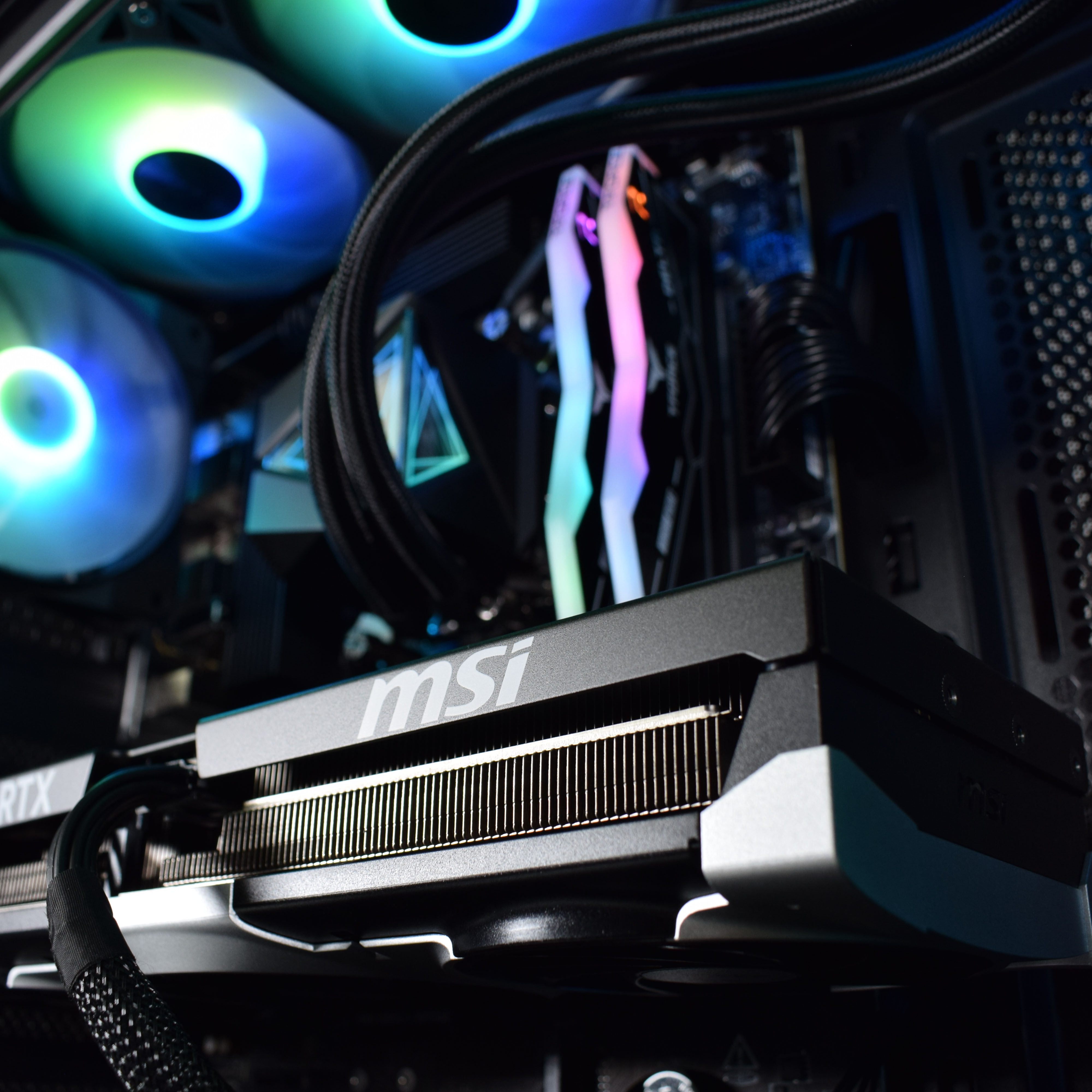 King Mod Systems - Computador King Mod Gamer-PC Powered by MSI Ryzen 7 9800X3D 32GB DDR5 2TB RTX 5080 WiFi W11