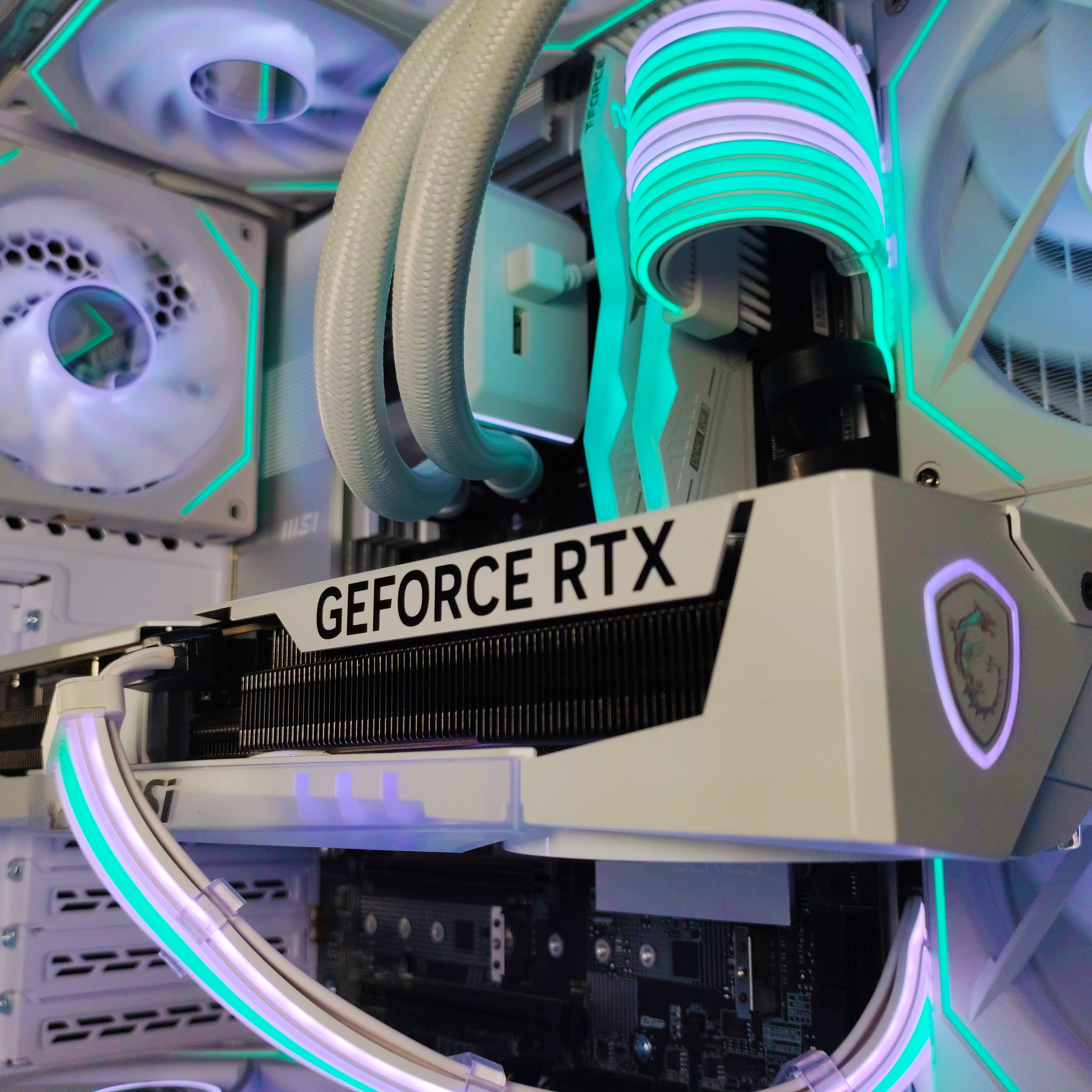 King Mod Systems - Computador King Mod Gamer-PC Powered by MSI Intel Ultra 7 265KF 48GB DDR5 2TB RTX 5080 WiFi W11