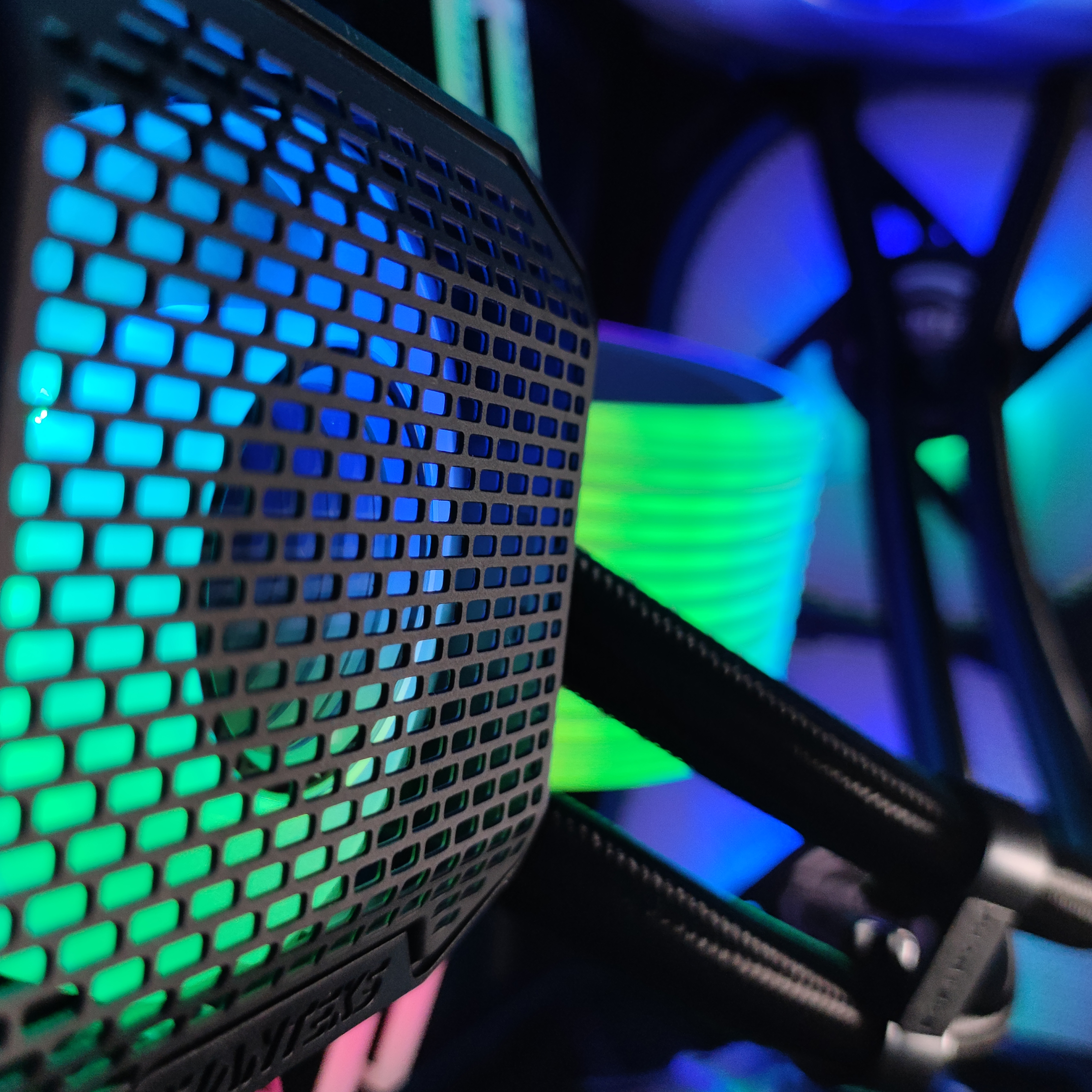 King Mod Systems - Computador King Mod Gamer-PC Ryzen 7 9700X 32GB DDR5 1TB RTX 5070 WiFi W11