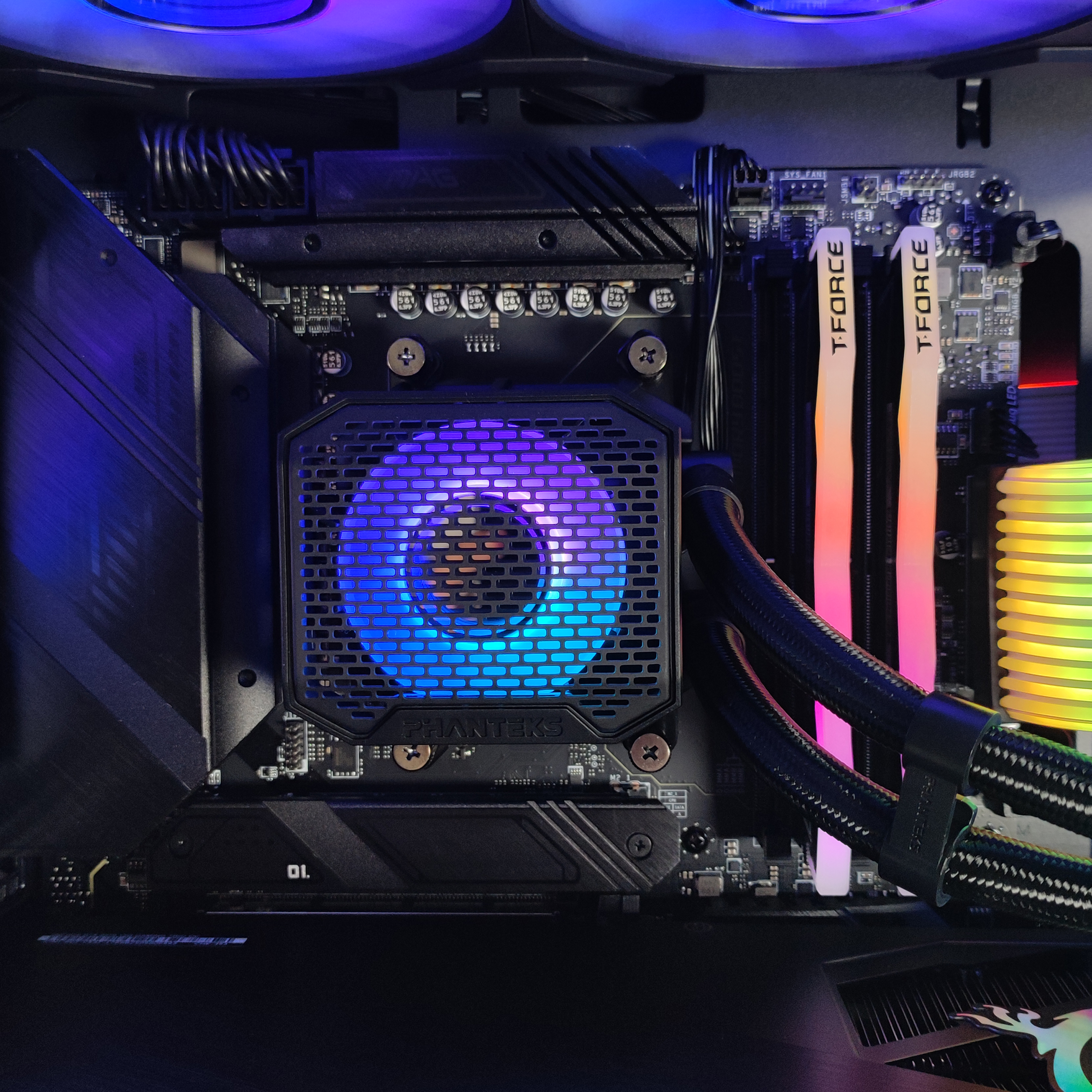 King Mod Systems - Computador King Mod Gamer-PC Ryzen 7 9700X 32GB DDR5 1TB RTX 5070 WiFi W11