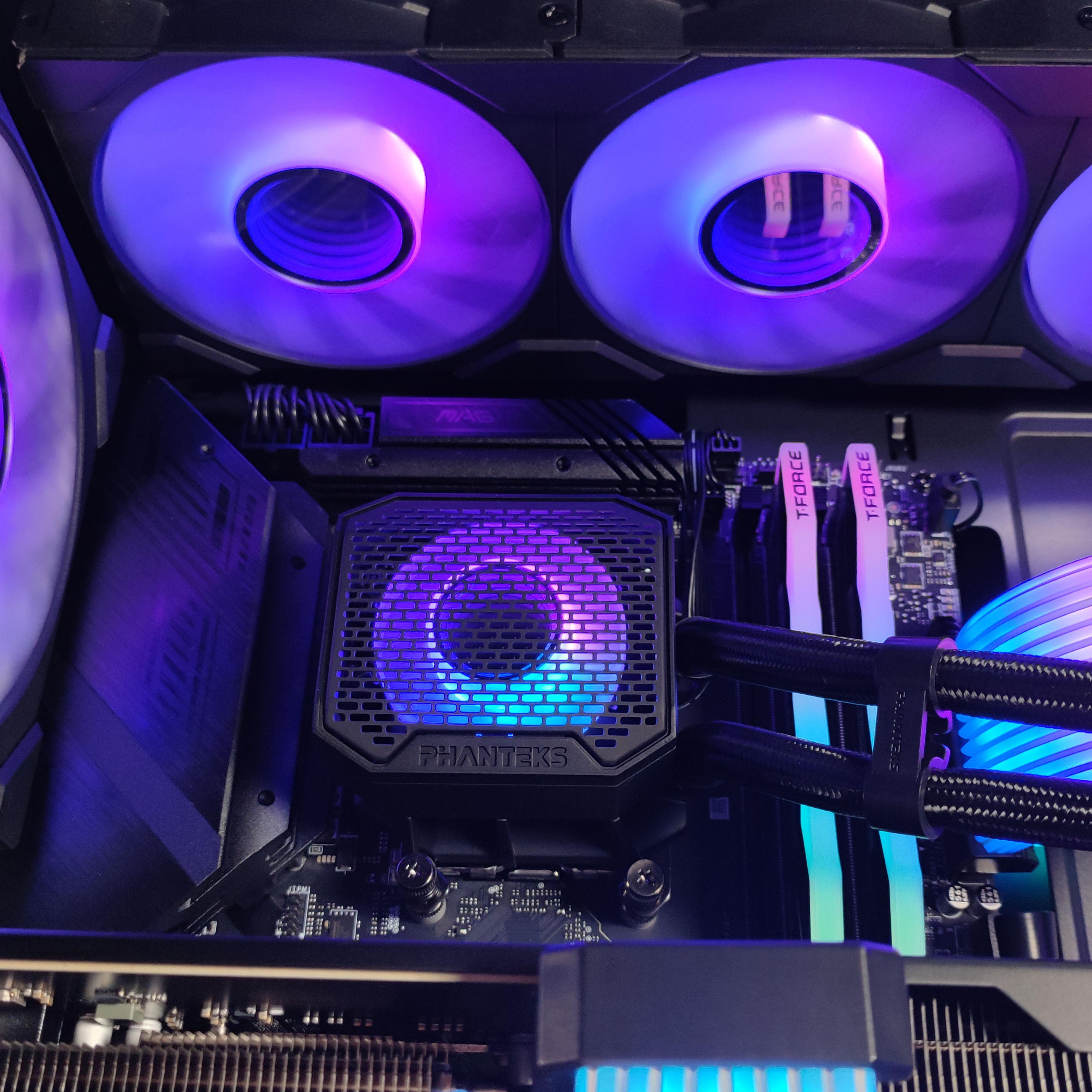 King Mod Systems - Computador King Mod Gamer-PC Ryzen 7 9700X 32GB DDR5 1TB RTX 5070 WiFi W11