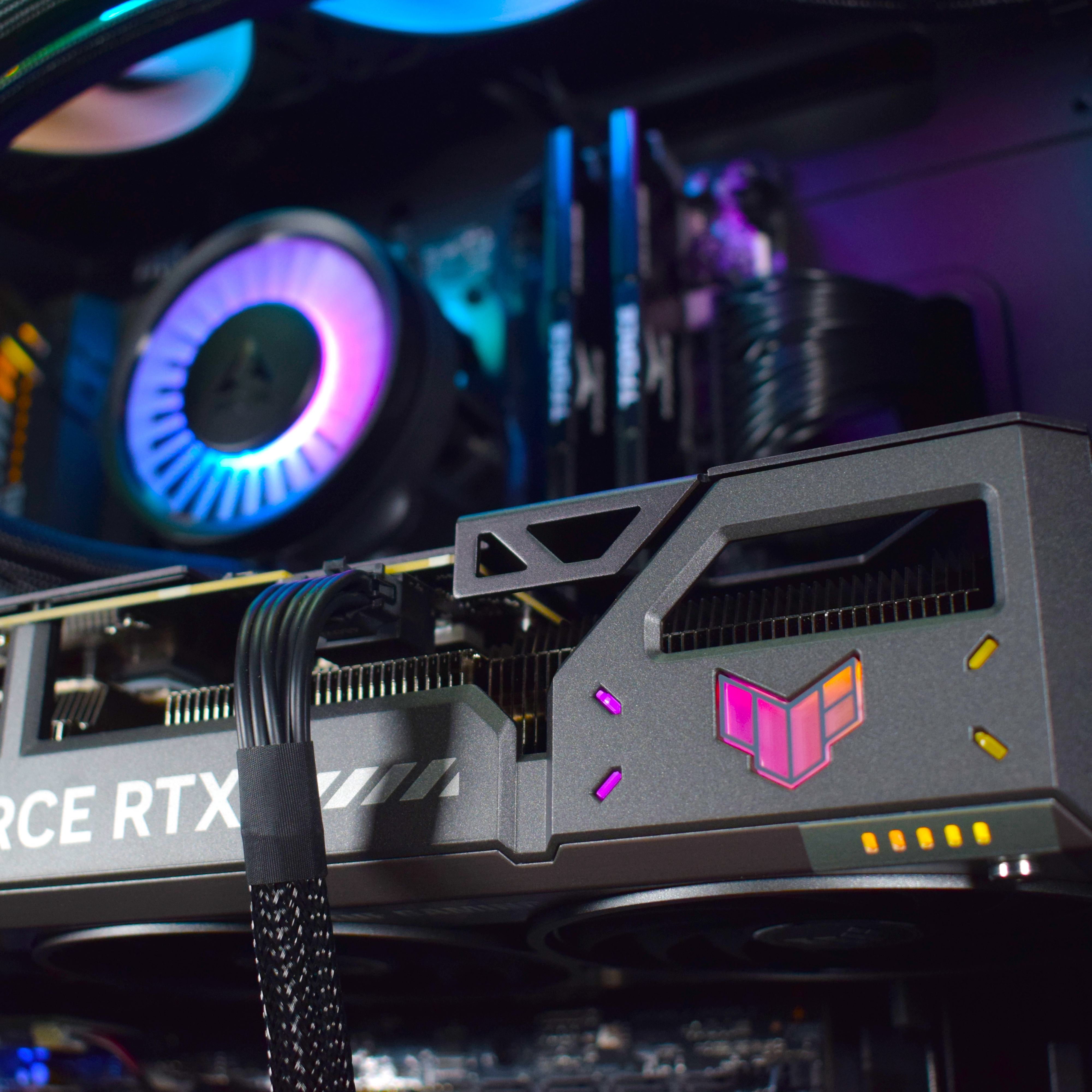 King Mod Systems - Computador King Mod Gamer-PC Powered by ASUS Ryzen 7 7800X3D 32GB DDR5 2TB RTX 5070 WiFi W11