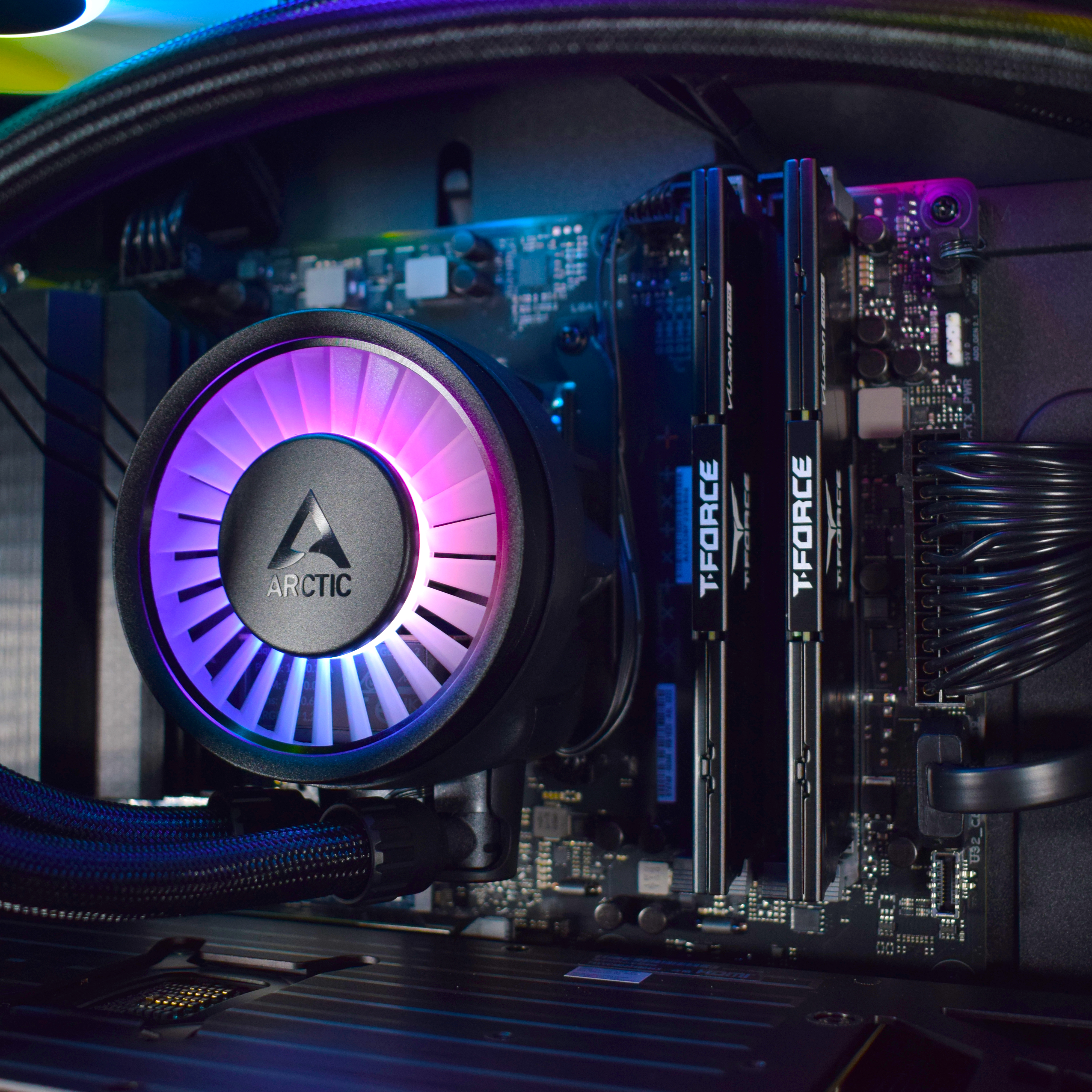 King Mod Systems - Computador King Mod Gamer-PC Powered by ASUS Ryzen 7 7800X3D 32GB DDR5 2TB RTX 5070 WiFi W11