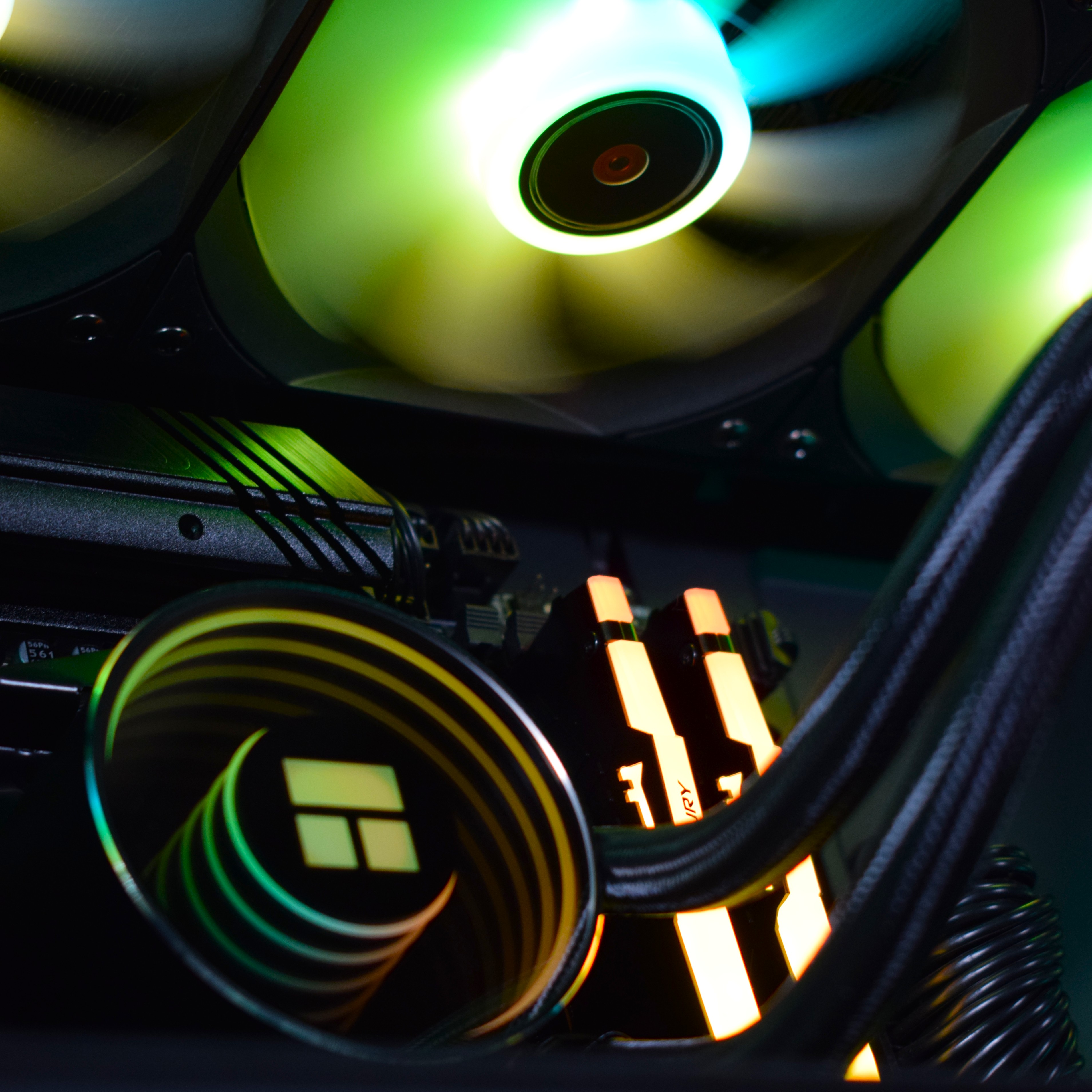 King Mod Systems - Computador King Mod Gamer-PC Ryzen 7 7800X3D 32GB DDR5 2TB RTX 5090 WiFi W11