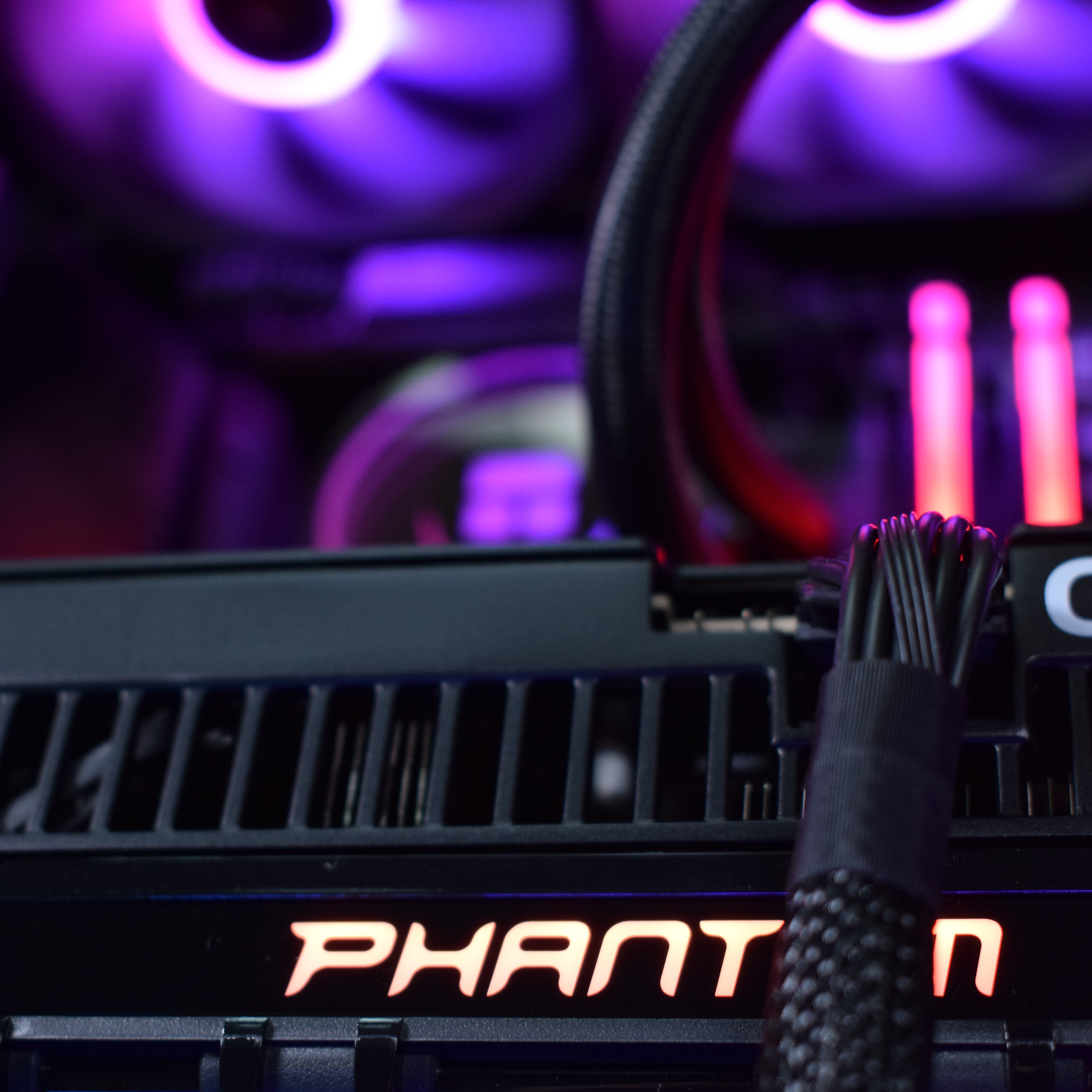 King Mod Systems - Computador King Mod Gamer-PC Ryzen 7 7800X3D 32GB DDR5 2TB RTX 5090 WiFi W11